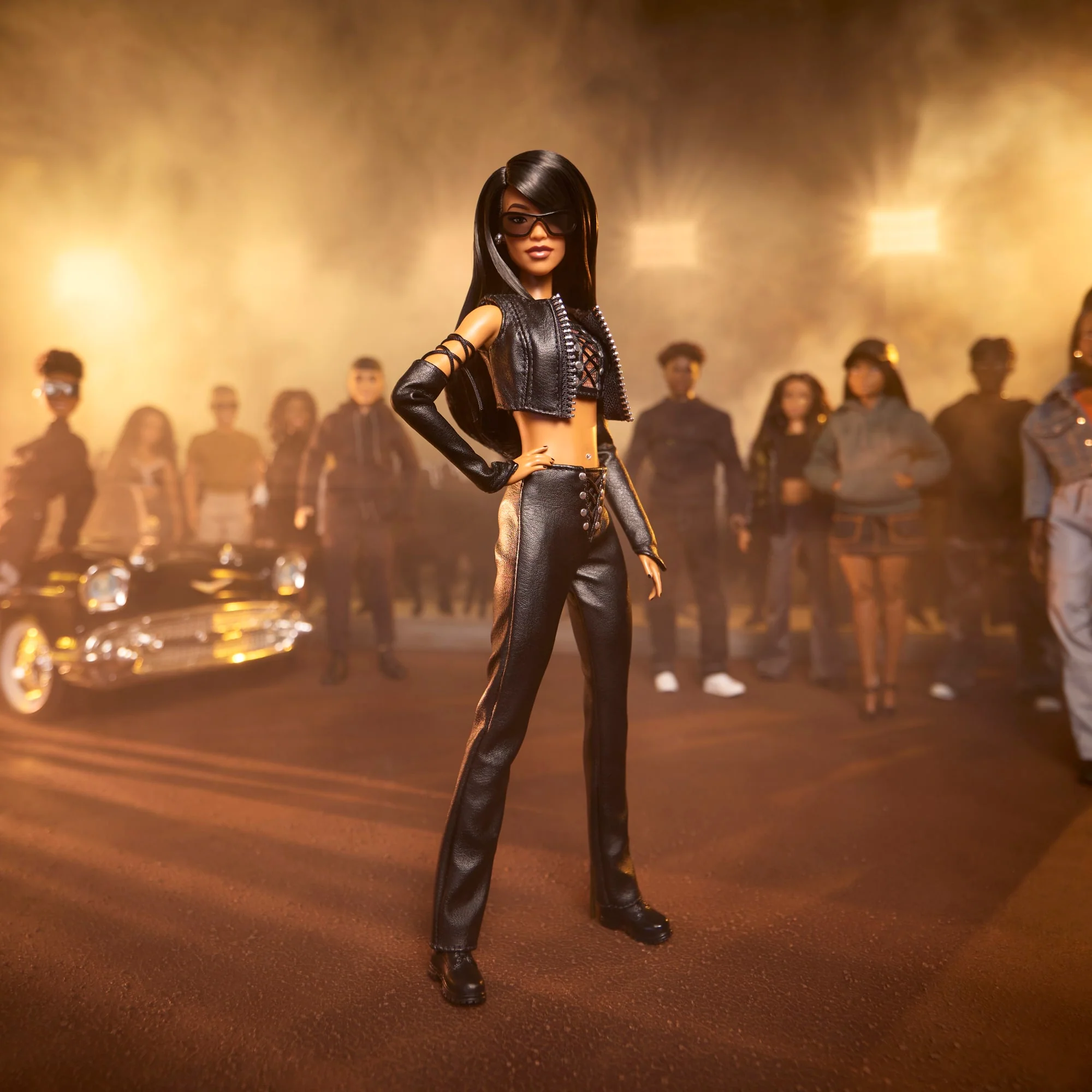 Muñeca De Aaliyah Coleccionable De Barbie Signature Con Un Conjunto De Cuero Negro Sintético - Image 2