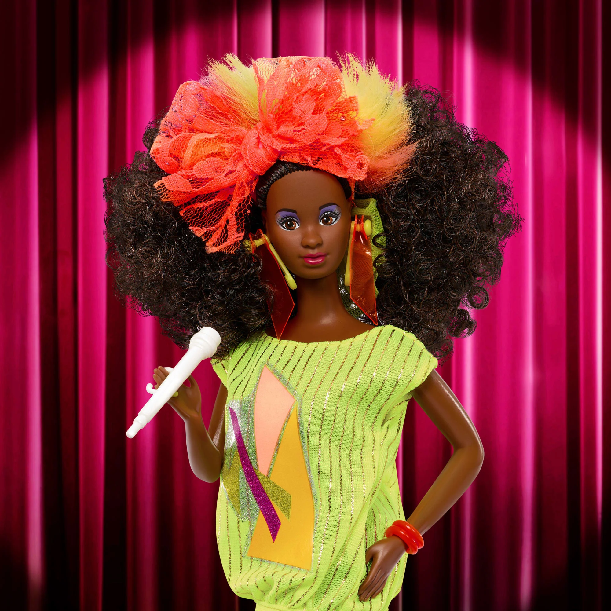 Barbie and The Rockers Lalka kolekcjonerska DeeDee Reprodukcja Zabawka dla dzieci 6+, fanów i kolekcjonerów - Image 2
