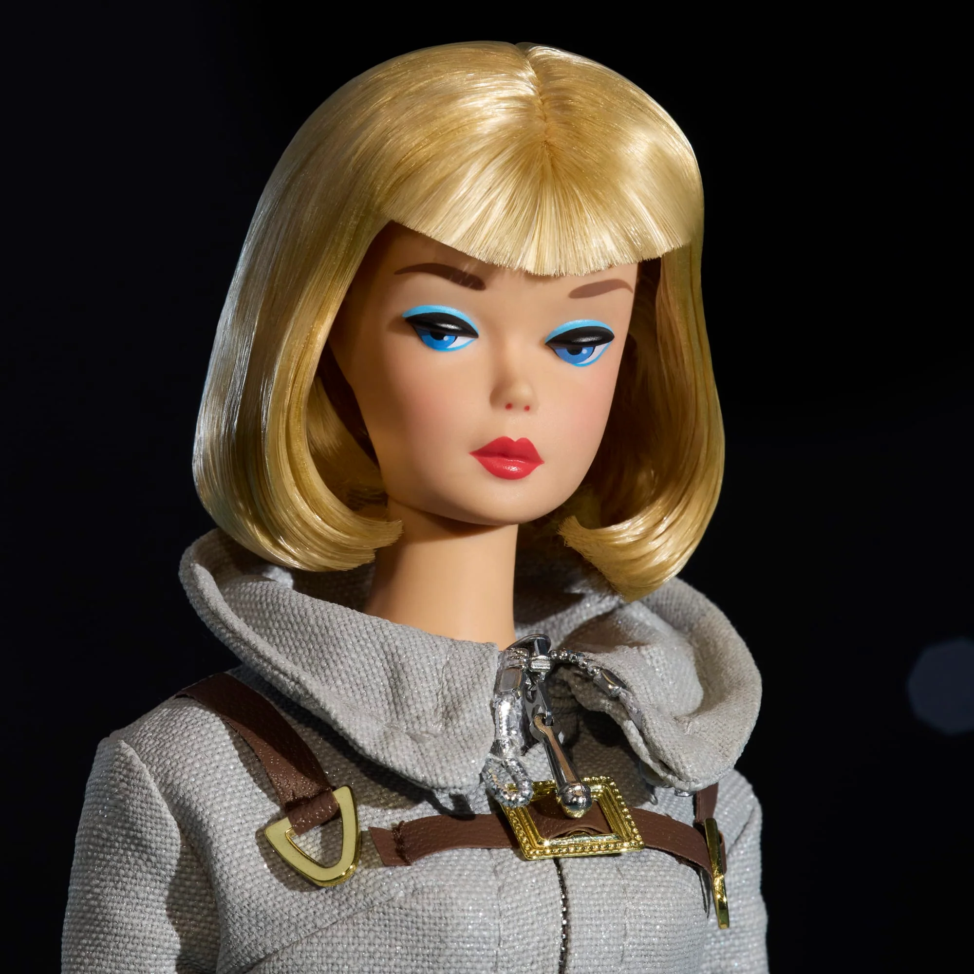 Barbie Signature Astronauta, Bambola Da Collezione Con Tuta Argentata, Stivali Spaziali E Casco - Image 4