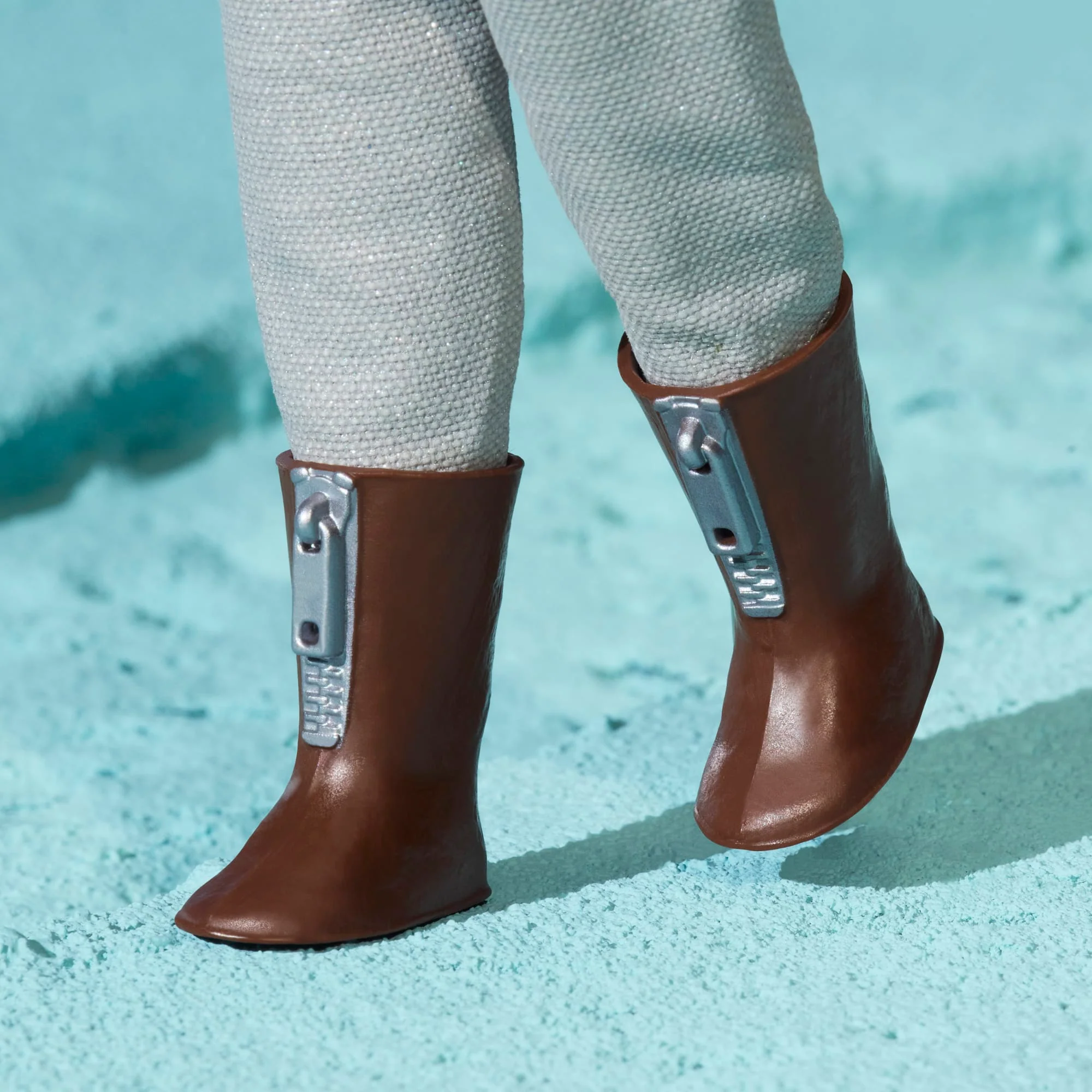 Barbie Signature Astronauta, Bambola Da Collezione Con Tuta Argentata, Stivali Spaziali E Casco - Image 5