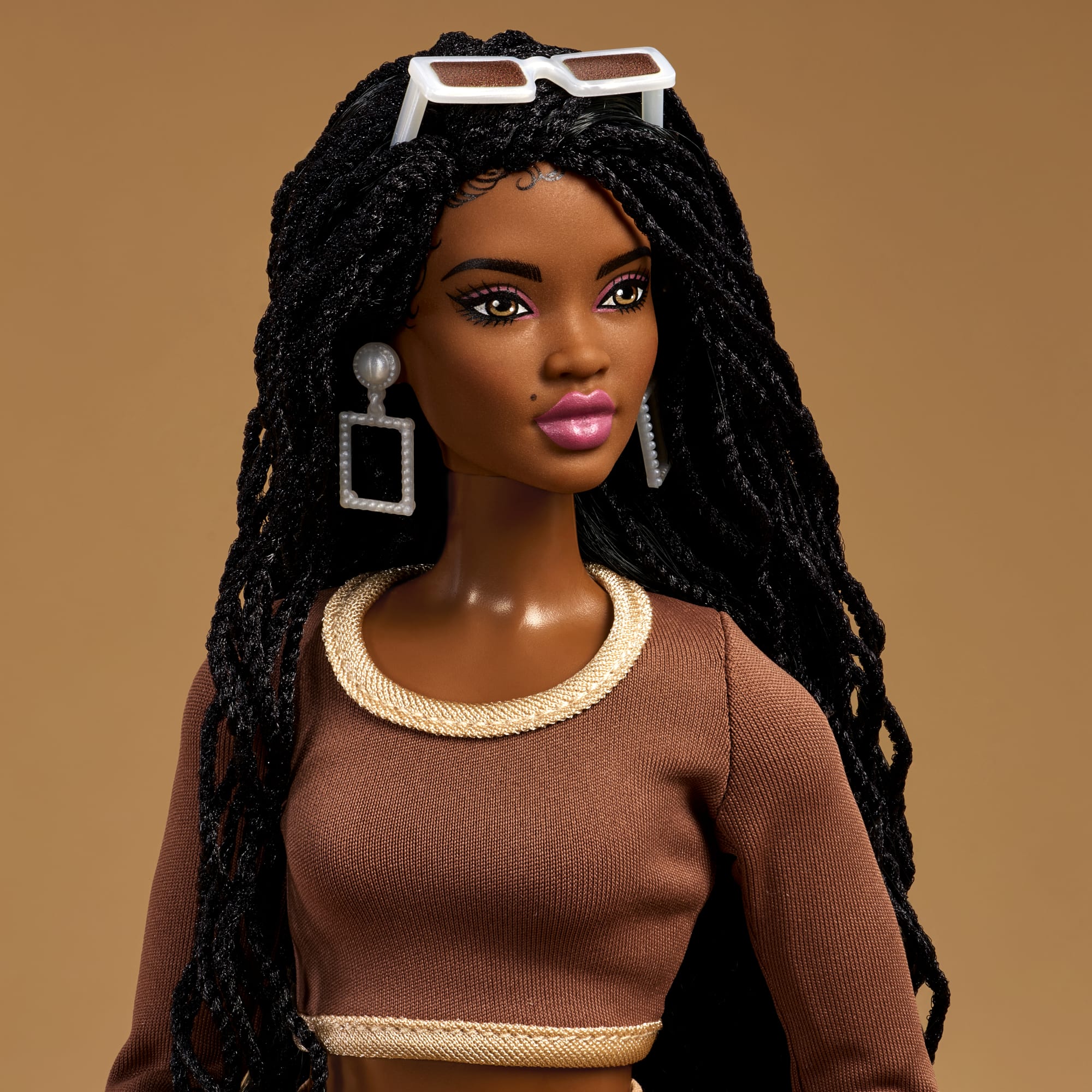 Barbie You Create Barbie Basics Neutral Kit 002, lalka modowa z możliwością personalizacji i ubraniami o uniwersalnym rozmiarze - Image 5