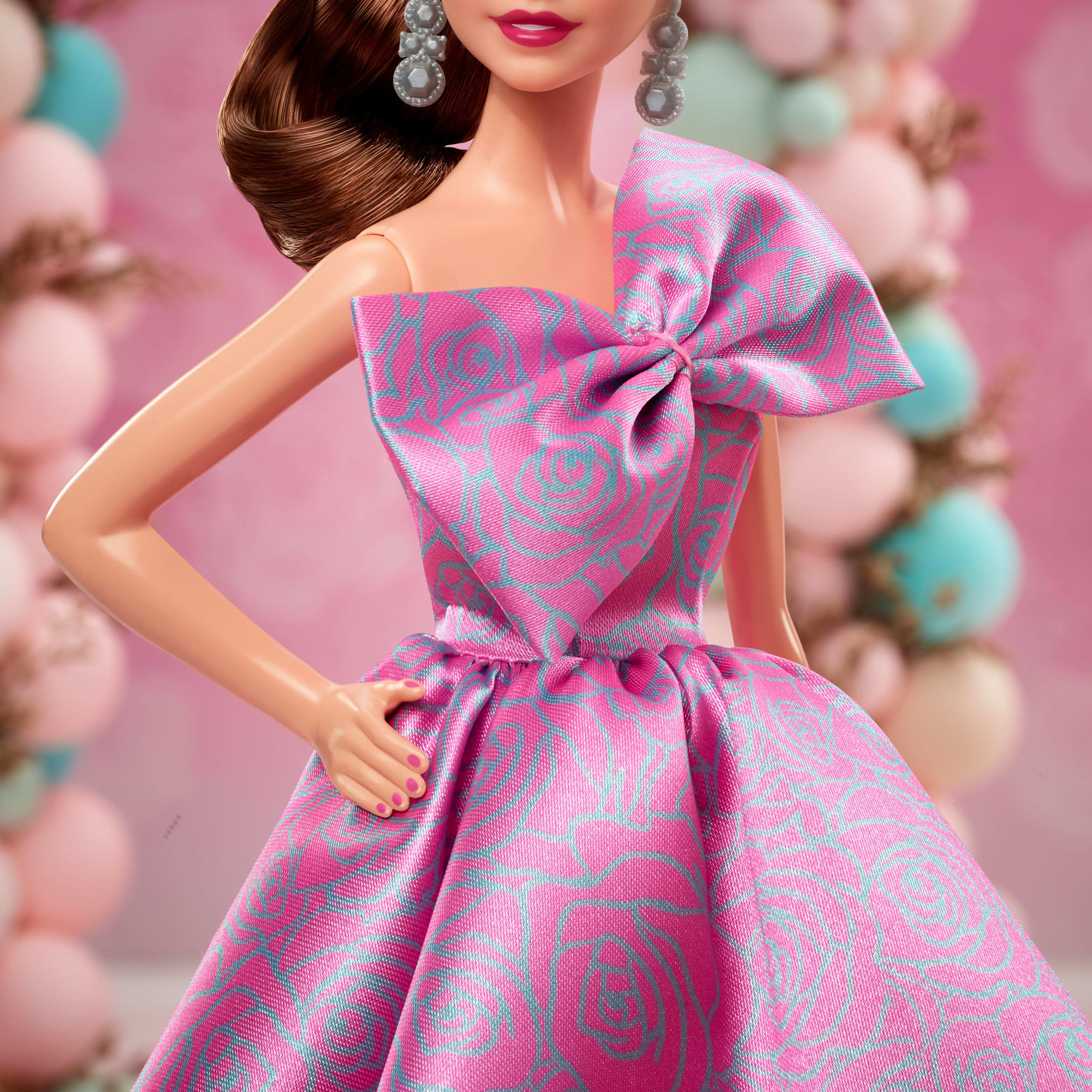 Barbie Signature Birthday Wishes, Bambola Alla Moda Da Collezione in Abito Rosa Satinato - Image 4