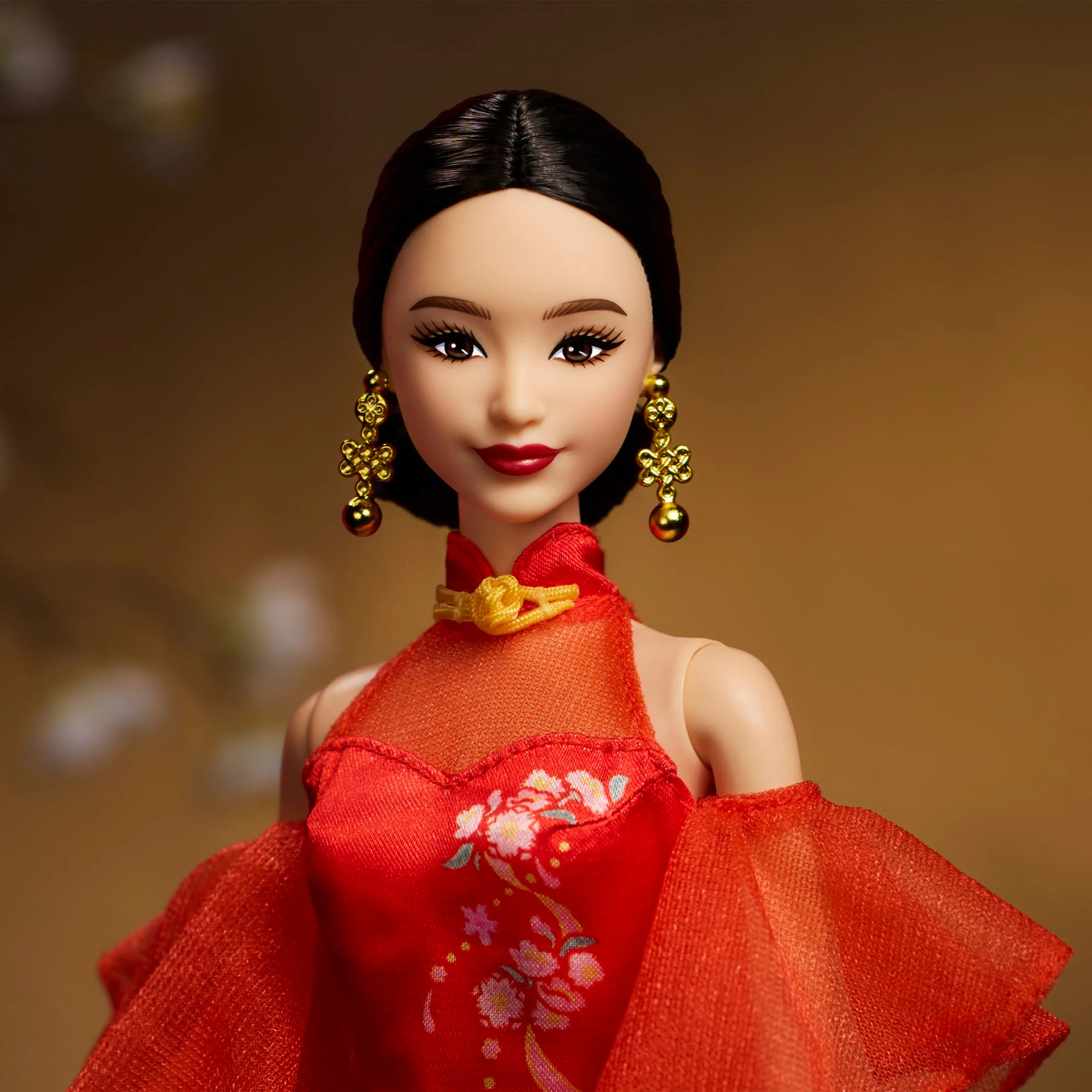 Barbie Signature Capodanno Lunare Cinese, Bambola Barbie Da Collezione Con Abito Qipao E Accessori Dorati - Image 3