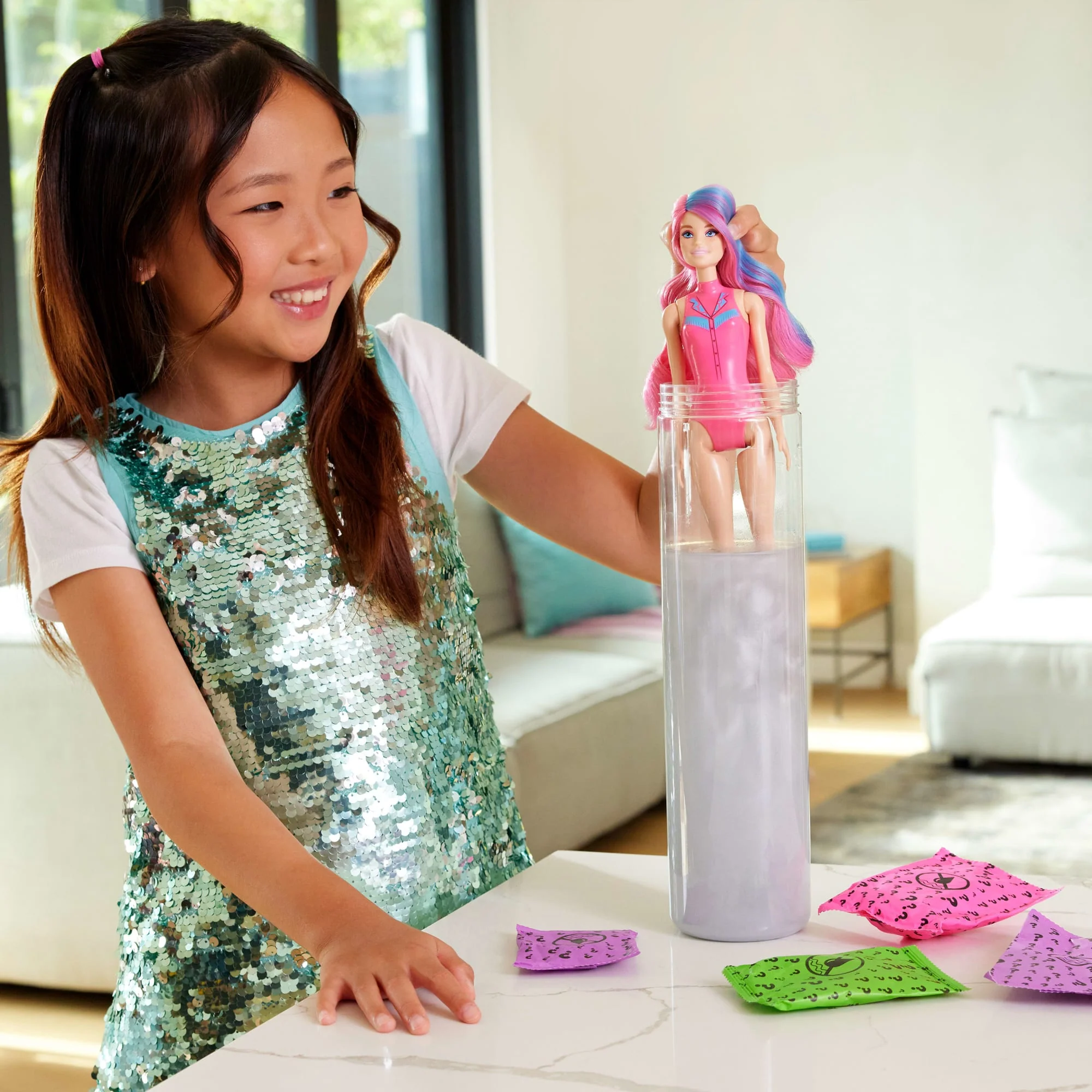 Barbie Color Reveal Discoster Serie, Modepop En Accessoires Met 6 Verrassingen (Stijlen Kunnen Variëren) - Image 2