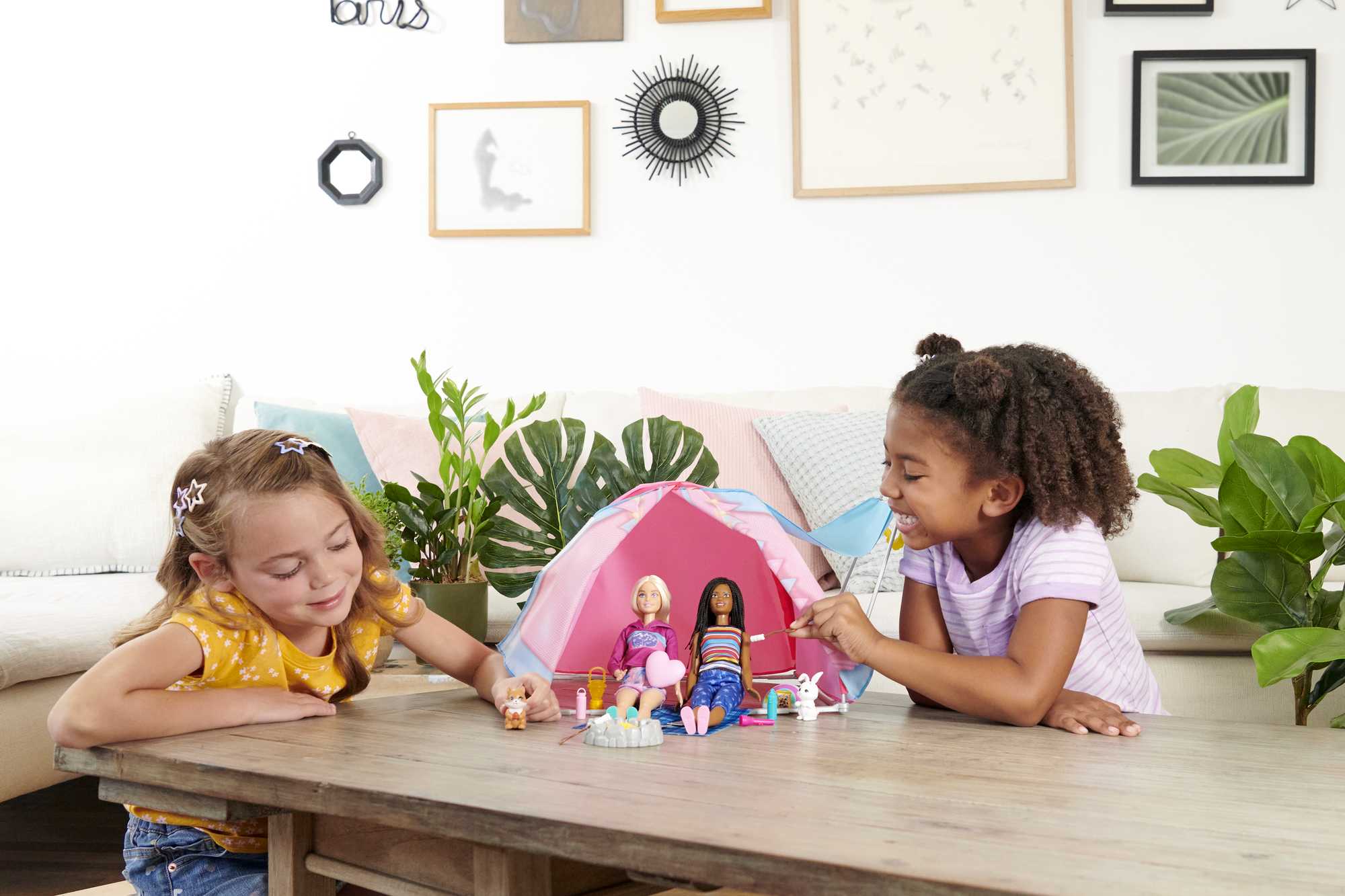 Barbie Cosa de dos Malibu y Brooklyn con carpa de camping - Image 2