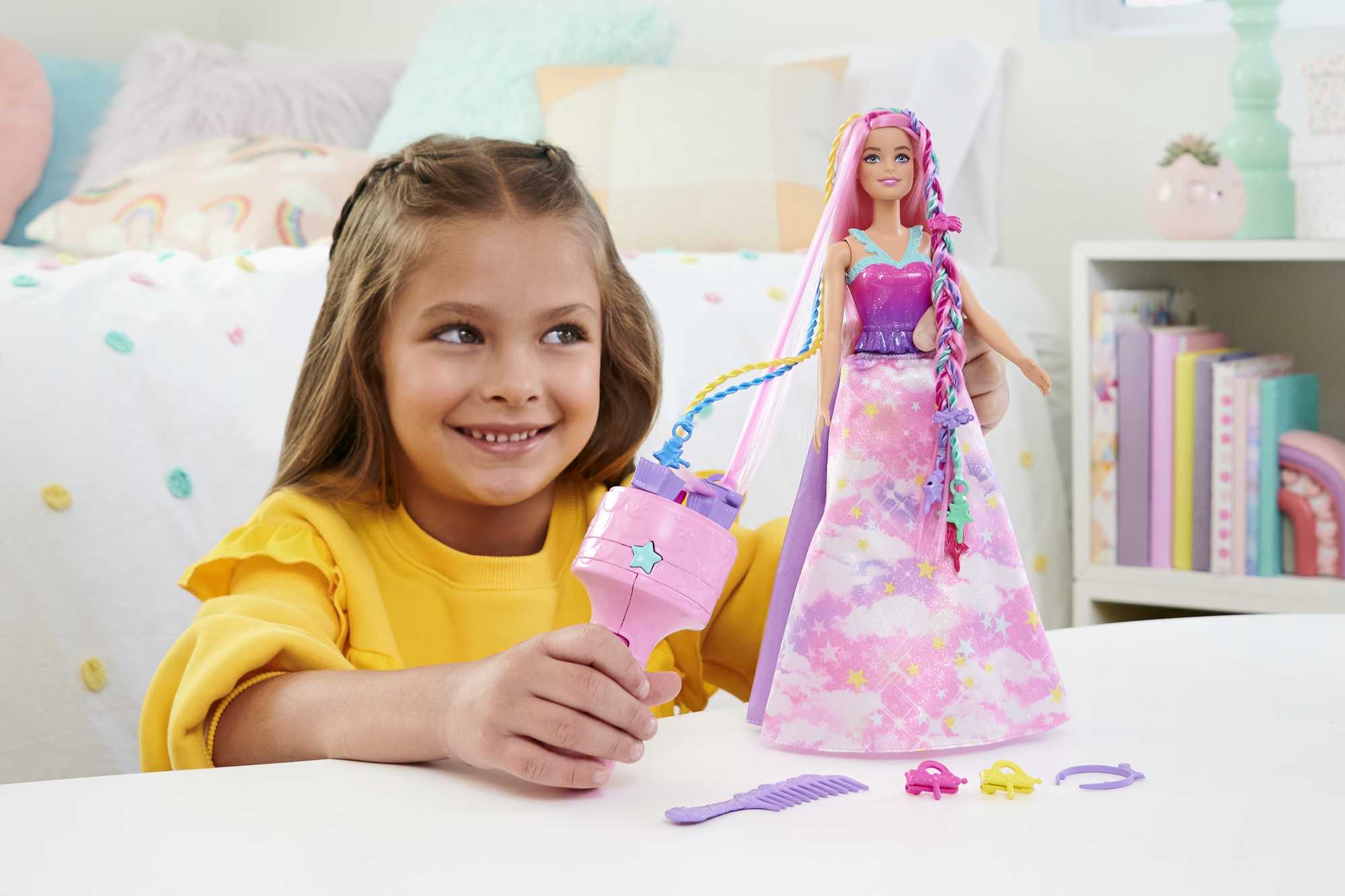 Muñeca Twist 'n Style De Barbie Dreamtopia Y Accesorios Para Hacer Peinados, Incluida Una Herramienta De Trenzado - Image 2