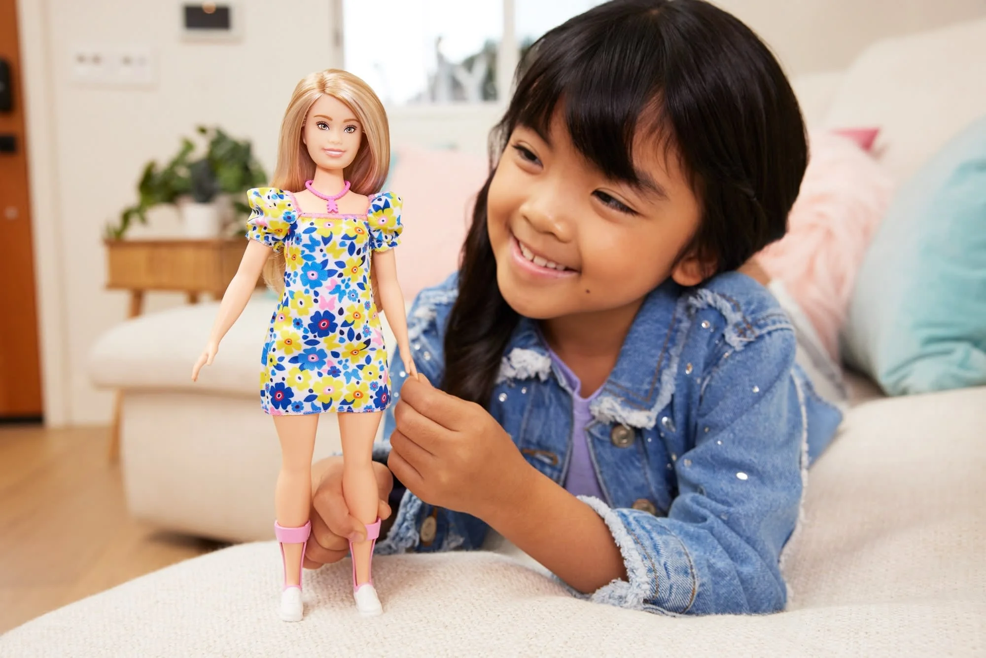 Barbie Fashionista Muñeca Síndrome De Down Vestido Flores +3 Años - Image 2