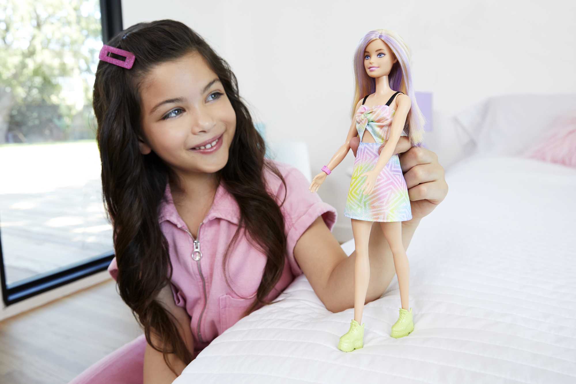 Barbie Fashionistas Puppe Im Freizeitkleid, Violette Strähnen, Für Kinder Von 3 Bis 8 Jahren - Image 2