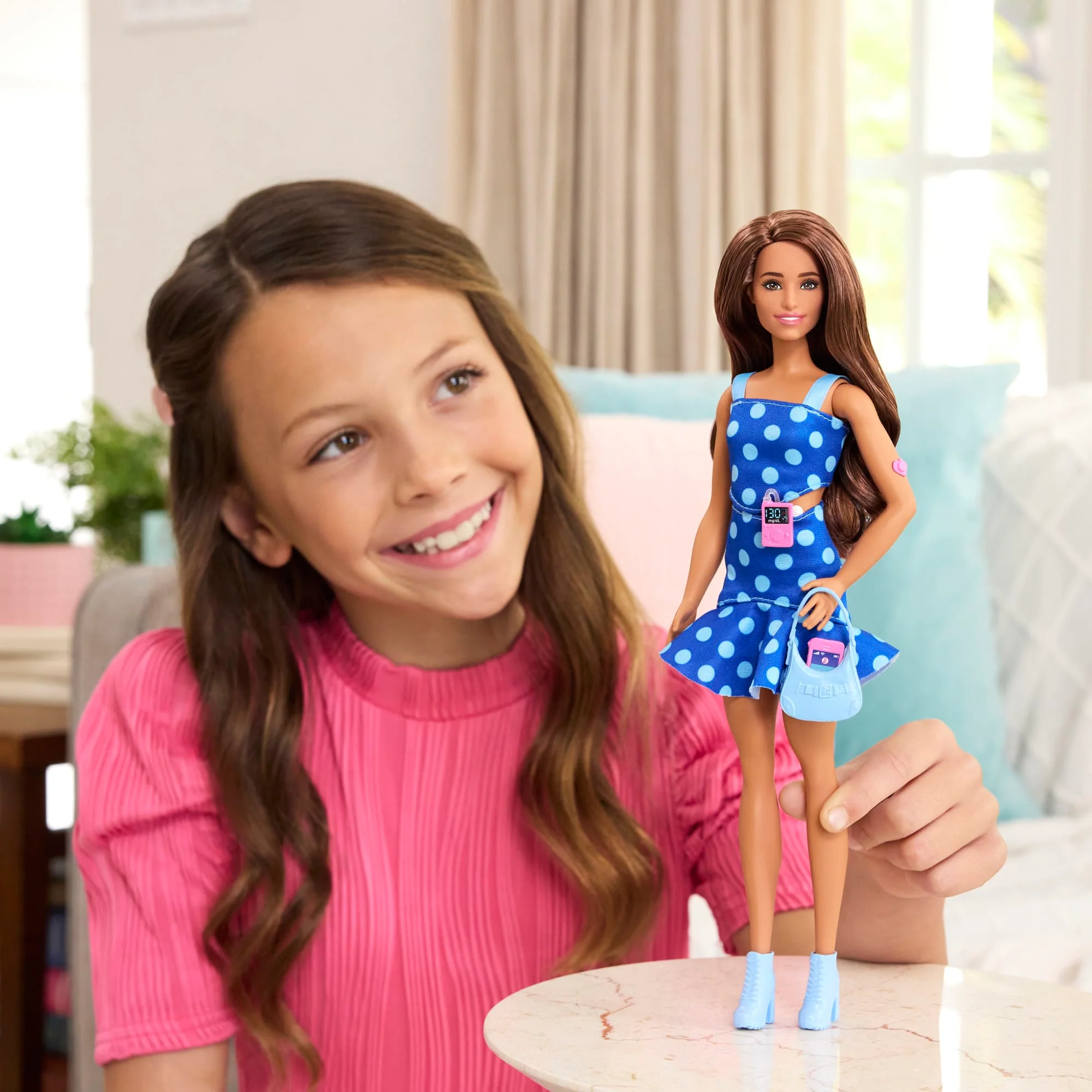 Barbie Fashionistas-Puppe #242 Barbie-Puppe Mit Typ-1-Diabetes in Gepunktetem Outfit Mit Accessoires - Image 2