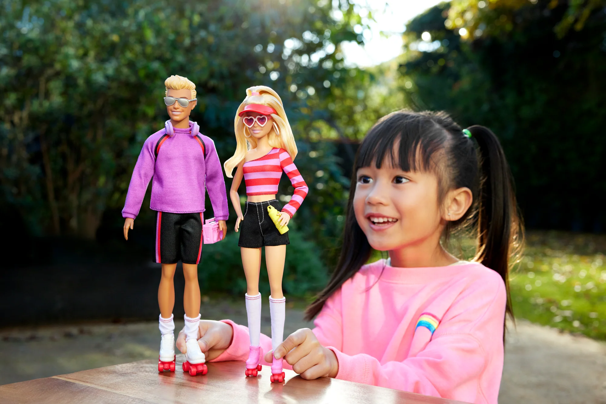 Barbie & Ken 65. Yıl 2'Li Parti Bebekler Ve 6 Aksesuarlı Set, Paten Teması, 65. Yıl Dönümü - Image 2