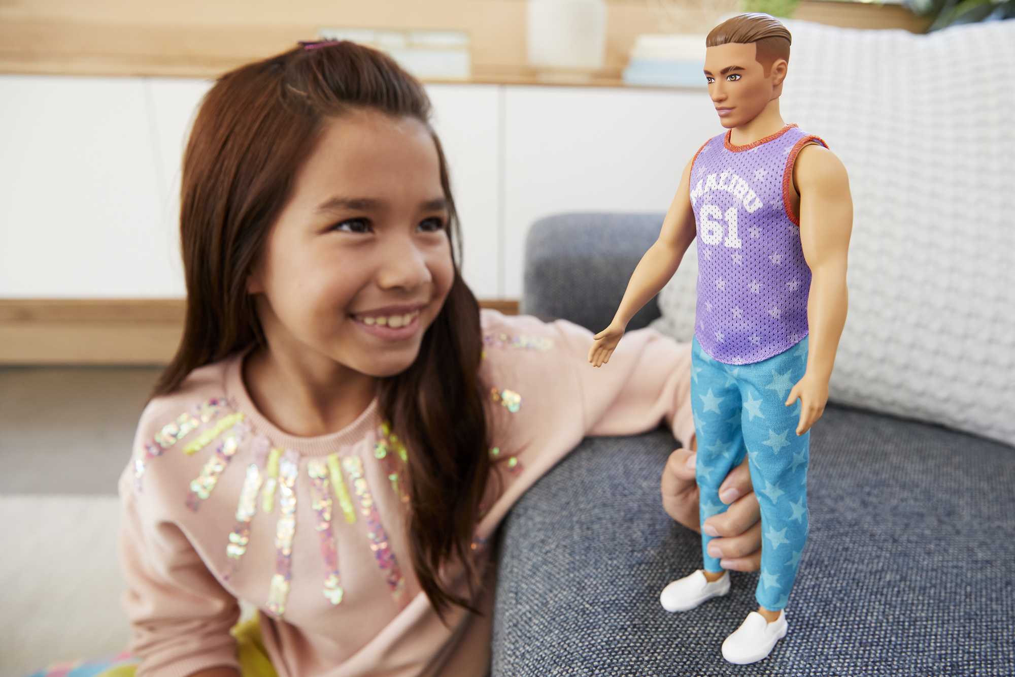 Barbie Ken Fashionistas Puppe Im Sternen Jersey, Anziehpuppe - Image 2