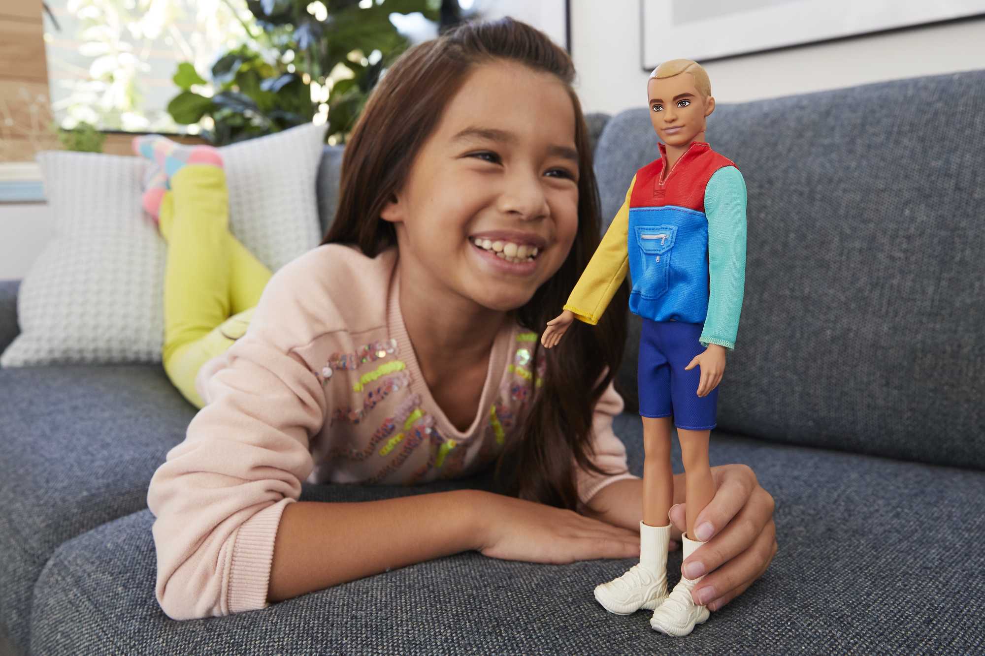Barbie Ken Fashionistas Puppe in Blockfarben Jacke, Anziehpuppe - Image 2