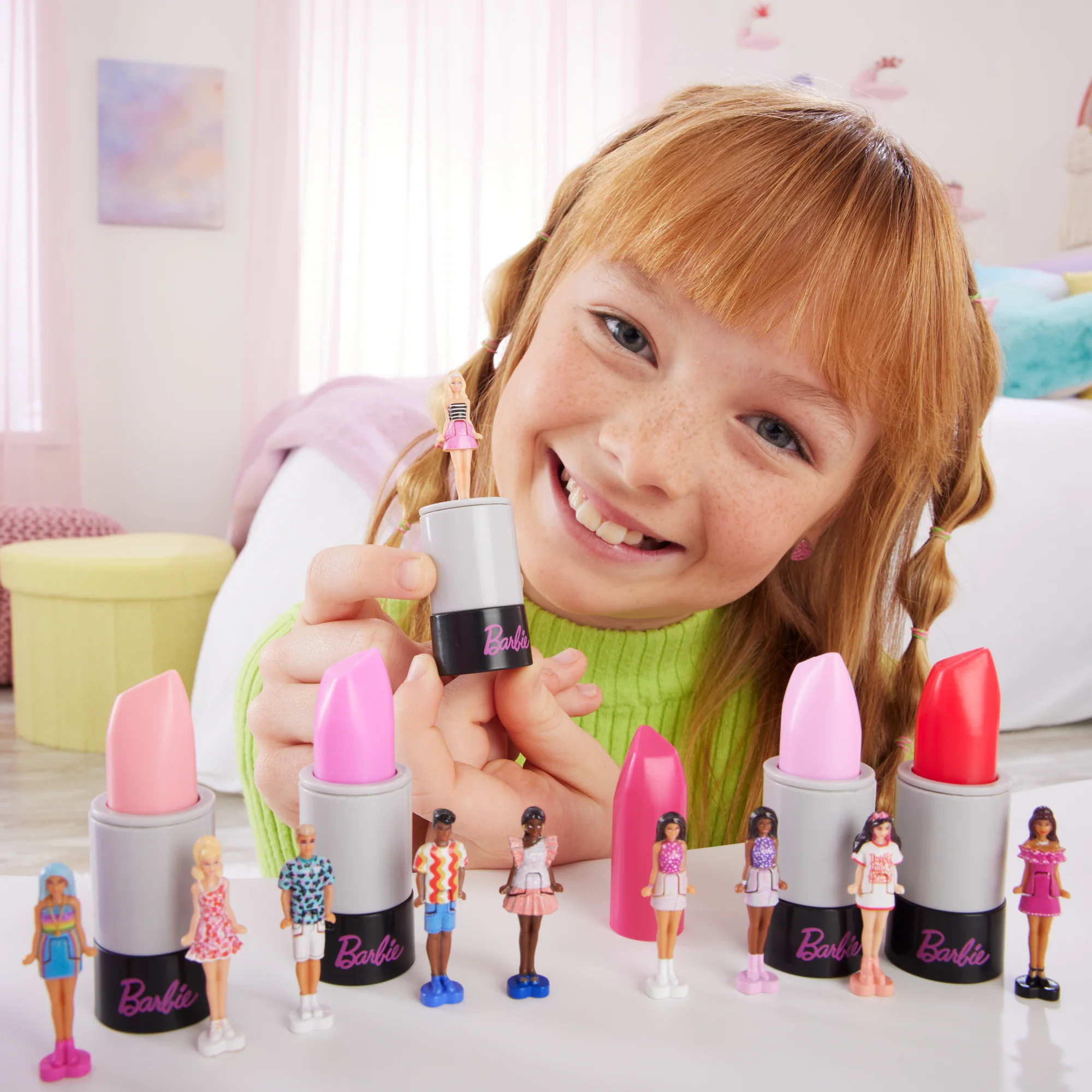Barbie Mini Barbieland 5-Pack Fashionistas Dolls, 1.5-Inch Dolls in Lipstick Tubes - Image 2