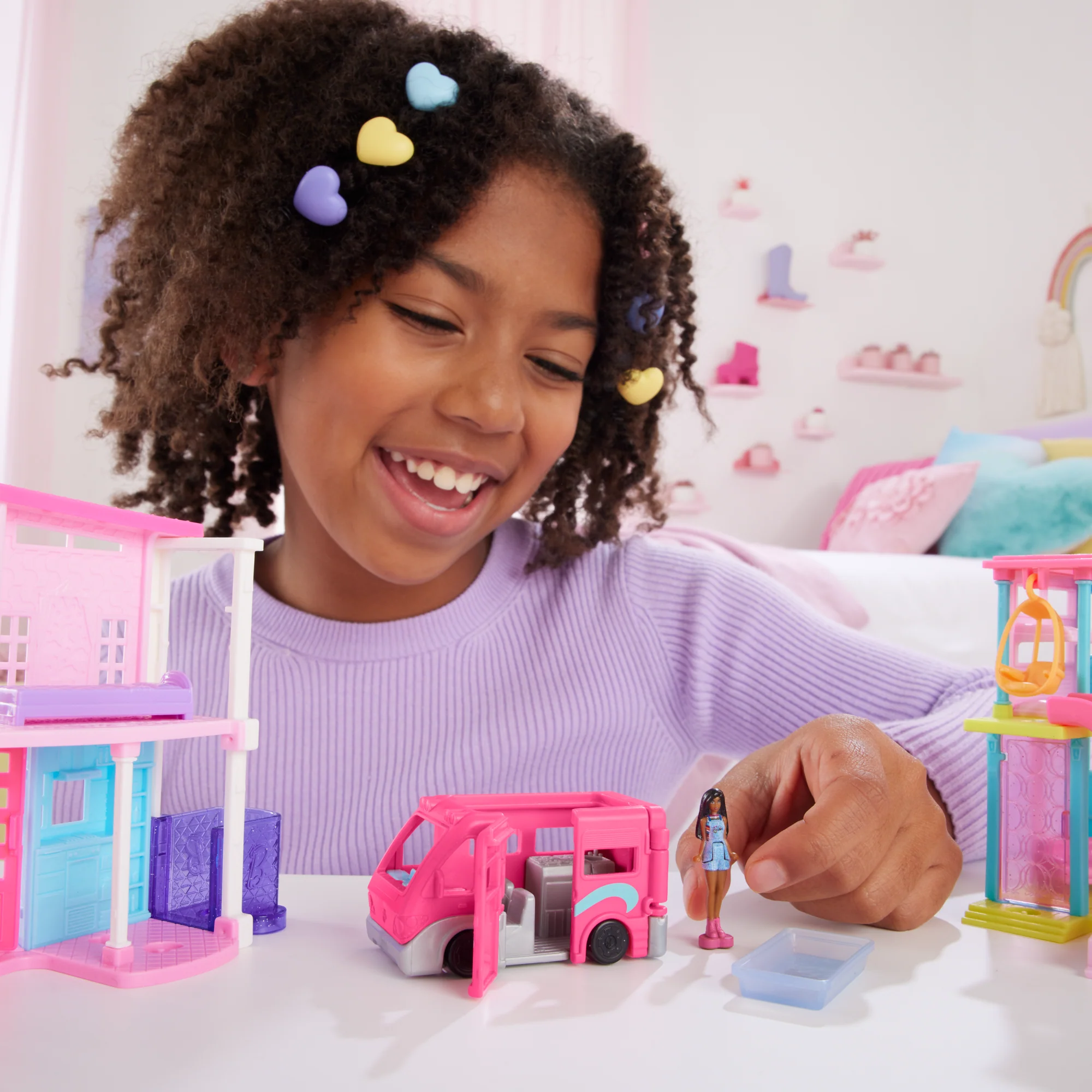 Barbie Mini Barbieland Doll & Vehicle Set With 1.5-Inch Doll & Dreamcamper With Color-Change Pool - Image 2