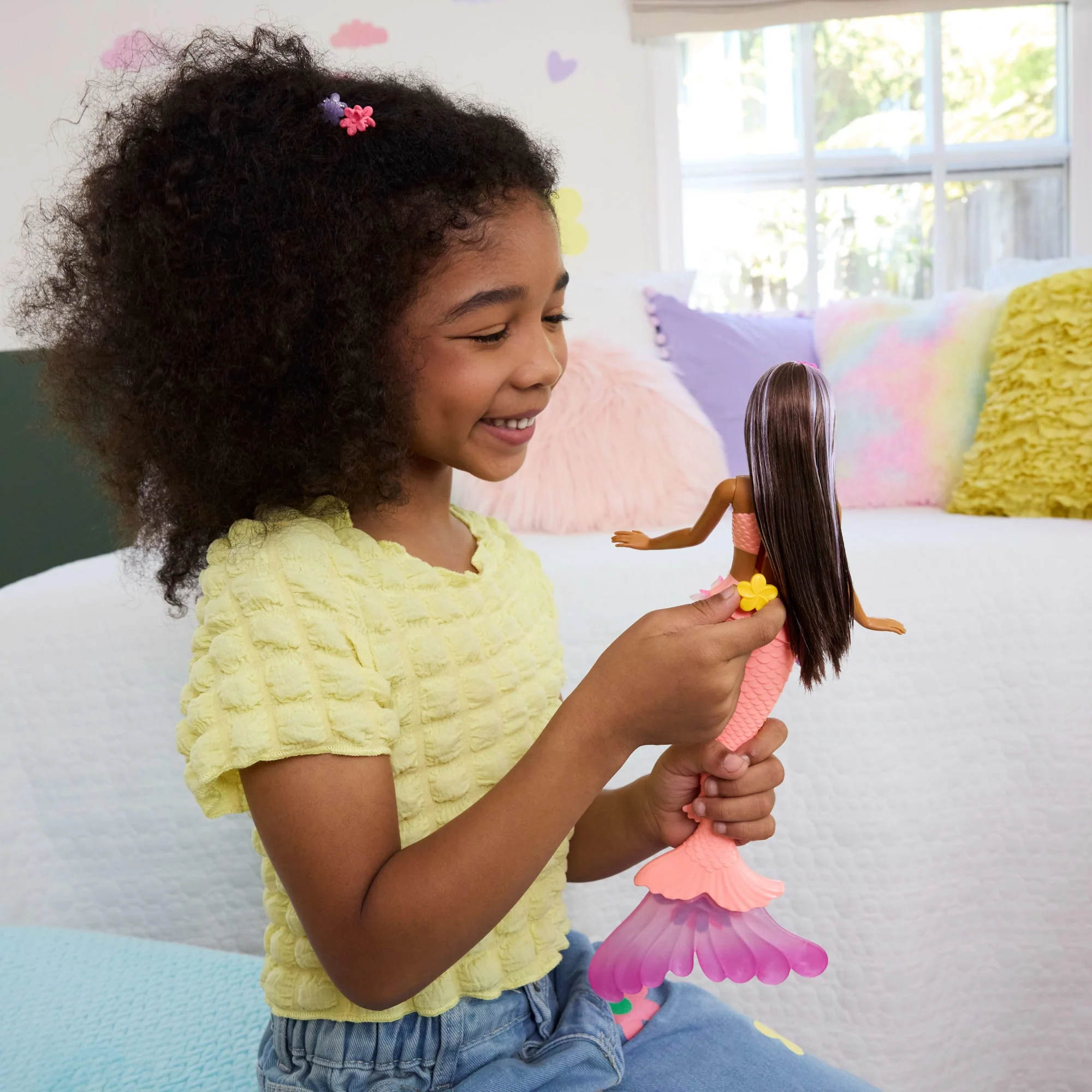 Muñeca De Sirena Mágica De Flores Barbie Con Función De Flores Sorpresa Y Accesorio De Diadema De Perlas - Image 2