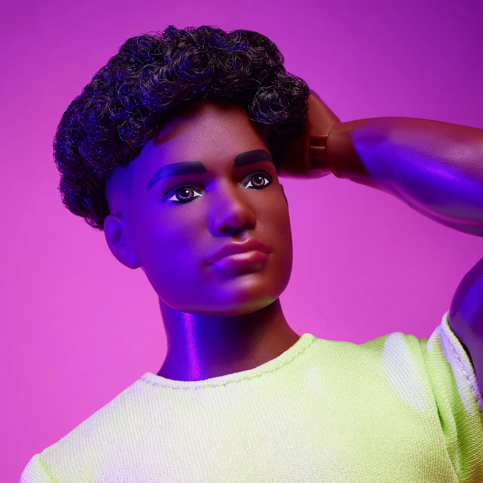 Barbie-Looks-Poupée Ken De Collection N° 25 Avec Cheveux Noirs Bouclés - Image 3