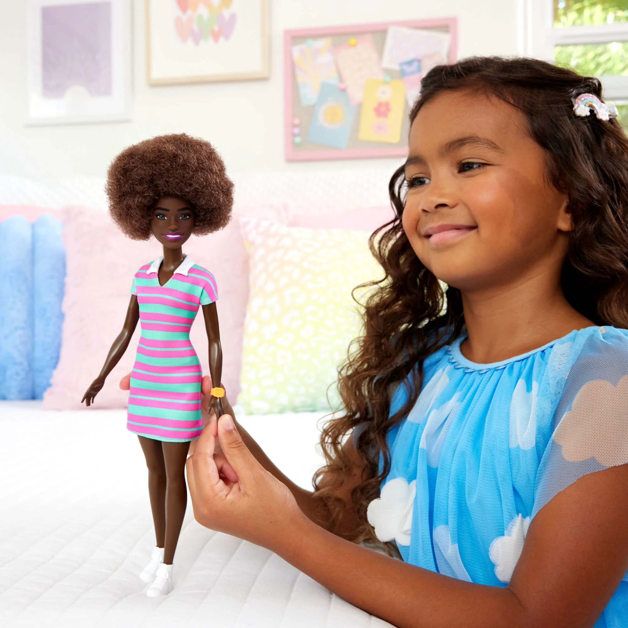 Barbie-Poupée Barbie Fashionistas Robe À Col À Rayures - Image 2