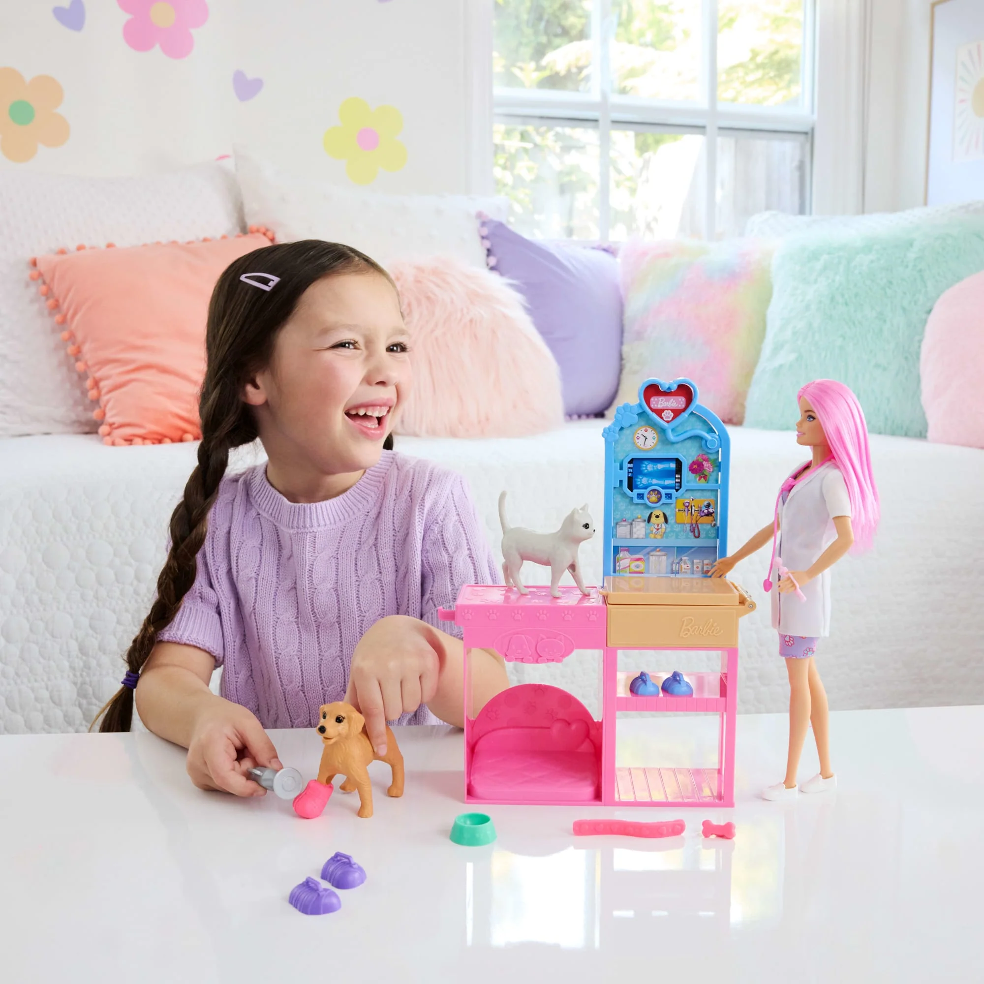 Barbie Snelgips Dierenkliniek, Speelset Met Modepop Met Roze Gekleurd Haar, Kliniekmeubilair En Meer Dan 10 Accessoires - Image 2