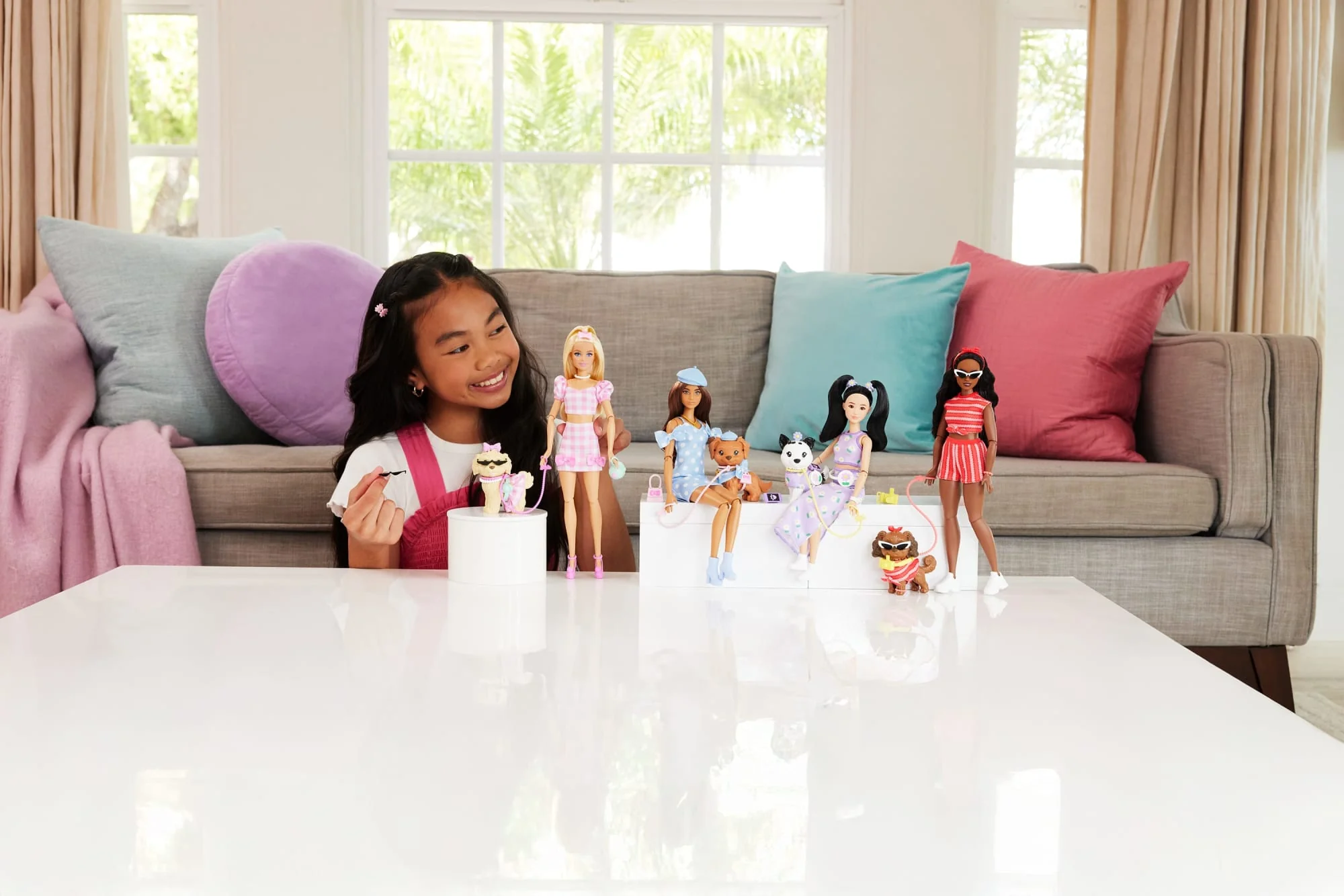 Muñeca Barbie Twinning Looks Con Perrito, Ropa Azul Y Accesorios A Juego, Muñeca Castaña - Image 2