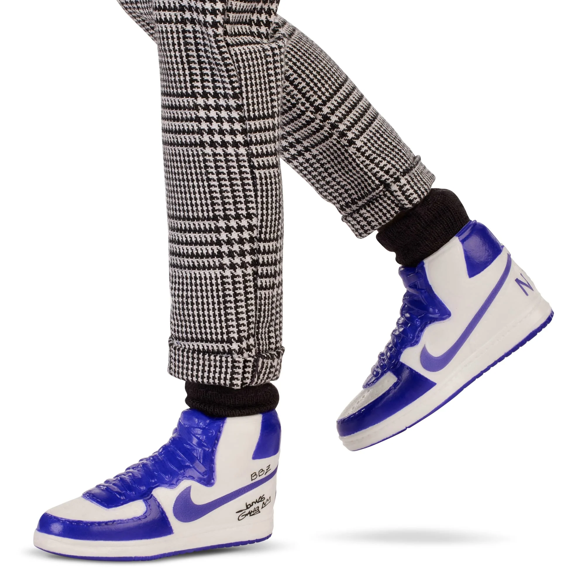 Συλλεκτική Κούκλα Barbie Signature Lebron James Kenbassadors Με Tζάκετ & Αξεσουάρ - Image 3