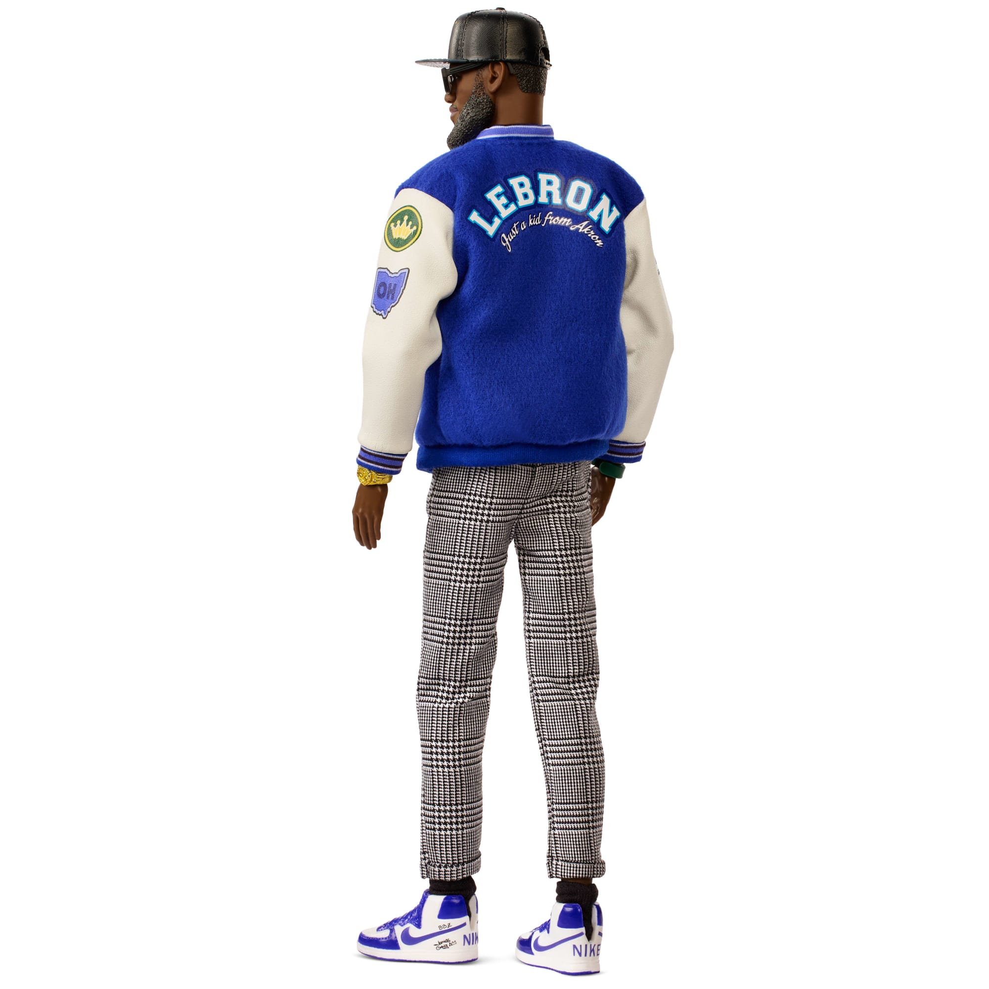 Συλλεκτική Κούκλα Barbie Signature Lebron James Kenbassadors Με Tζάκετ & Αξεσουάρ - Image 4