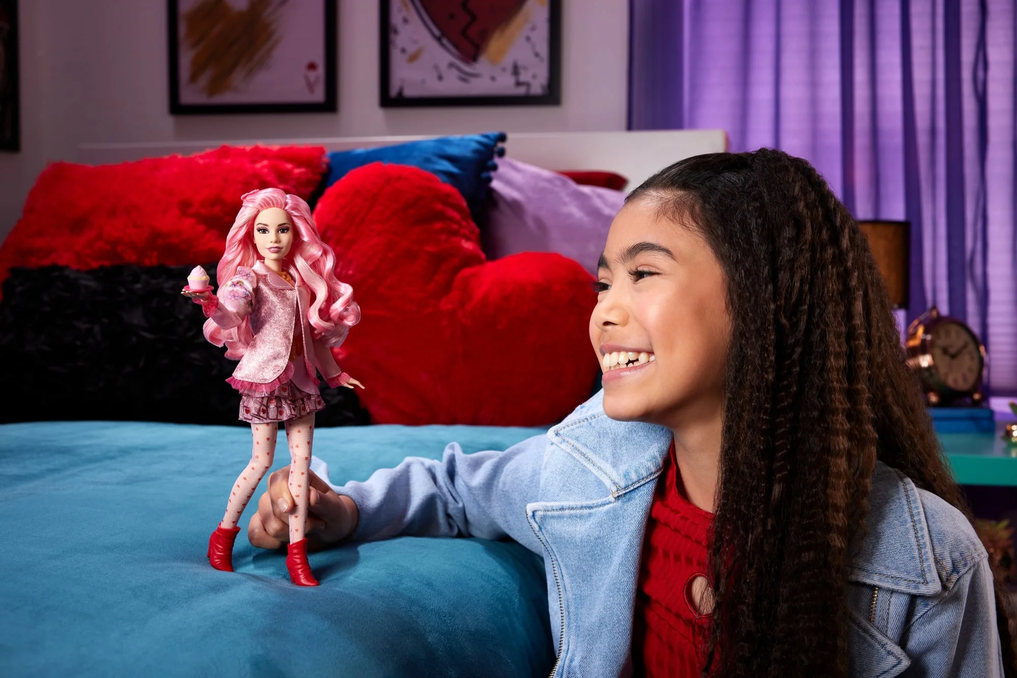 Disney Descendants: The Rise Of Red Fashion Doll & Accessory - Bridget, Young Queen Of Hearts - Image 2