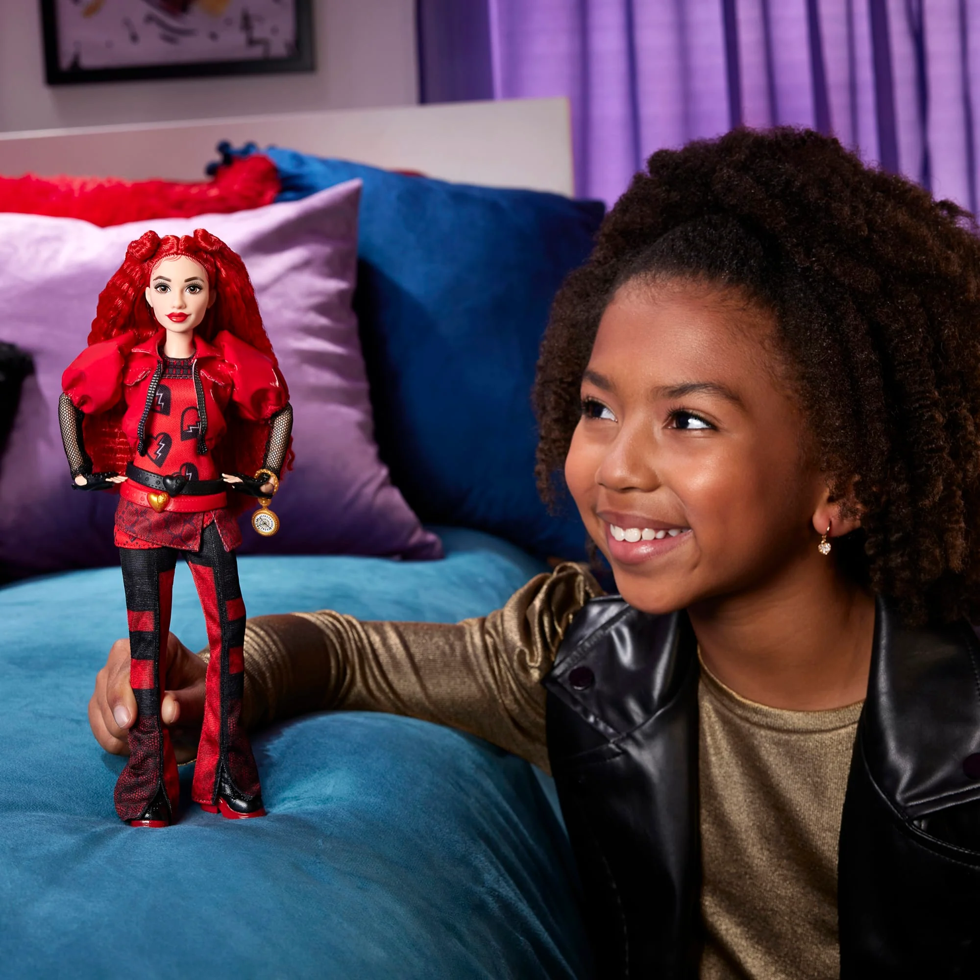 Muñeca De Moda De Bridget, La Joven Reina De Corazones, Y Accesorio De La Película De Disney “Descendants 4: The Rise Of Red” - Image 2