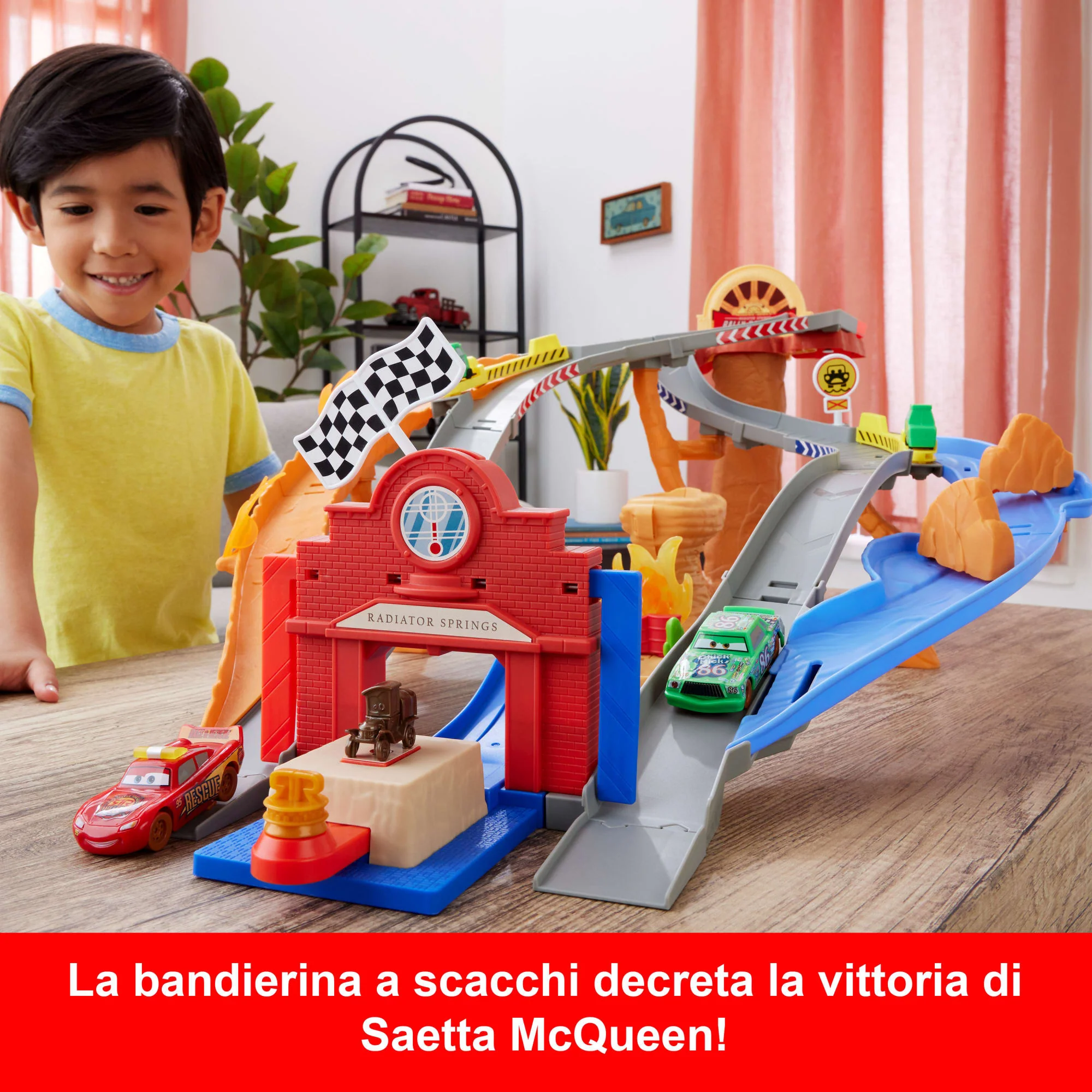 Disney E Pixar Cars Radiator Springs Sfreccia E Soccorri Circuito Per Soccorso Stradale Playset Con 4 Macchinine Giocattolo - Image 4