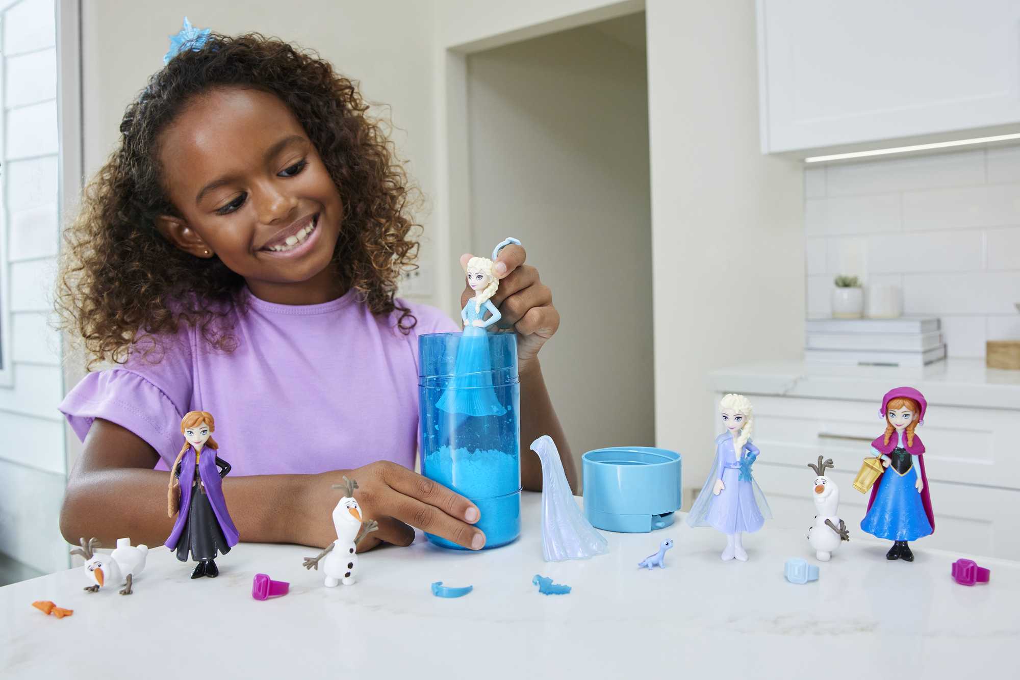 Disney Frozen SNOW COLOR REVEAL Assortment - Image 3