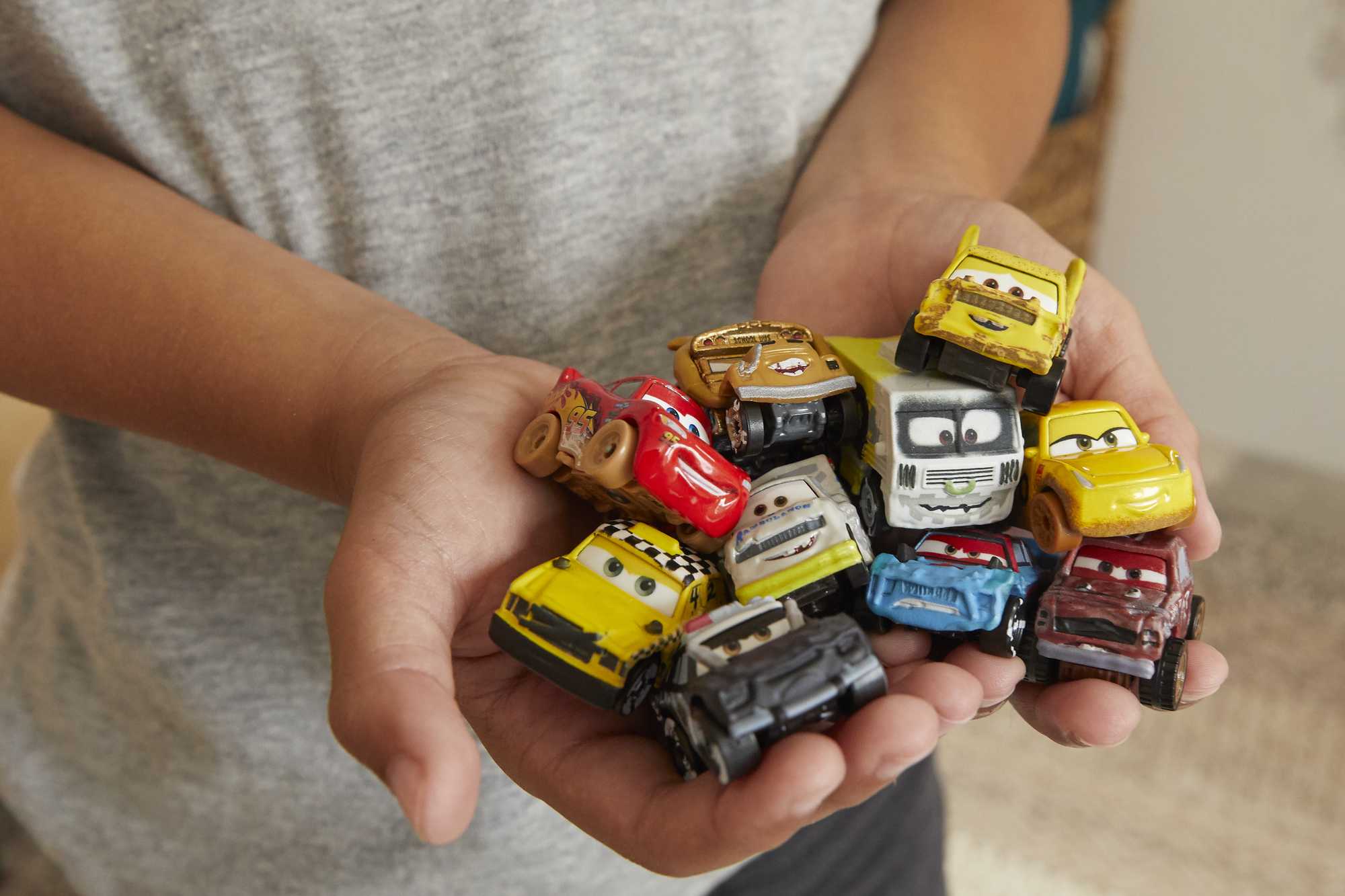 Disney Pixar Cars - Assortiment Coffret 10 Mini-Véhicules - Petite Voiture - 3 Ans Et + - Image 2