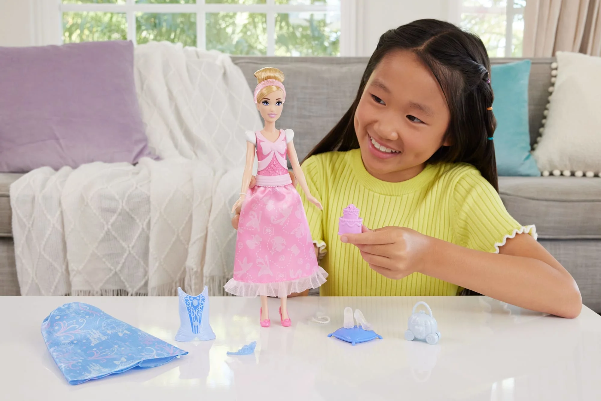Muñeca De Moda Historias De Cenicienta 2 En 1 De Disney Princesas Con 2 Corpiños Encajables, 2 Faldas Y 9 Accesorios - Image 2