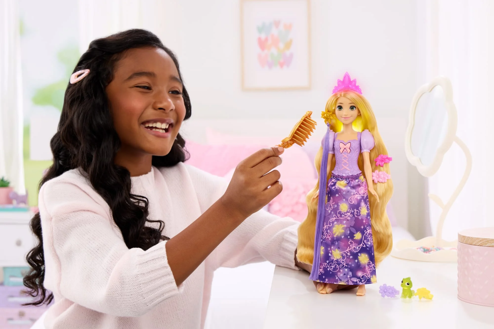 Muñeca De Moda Rapunzel Con Melena Luminosa De Disney Princesas Con 5Formas De Brillar, Figura De Pascal Y 7Accesorios - Image 2