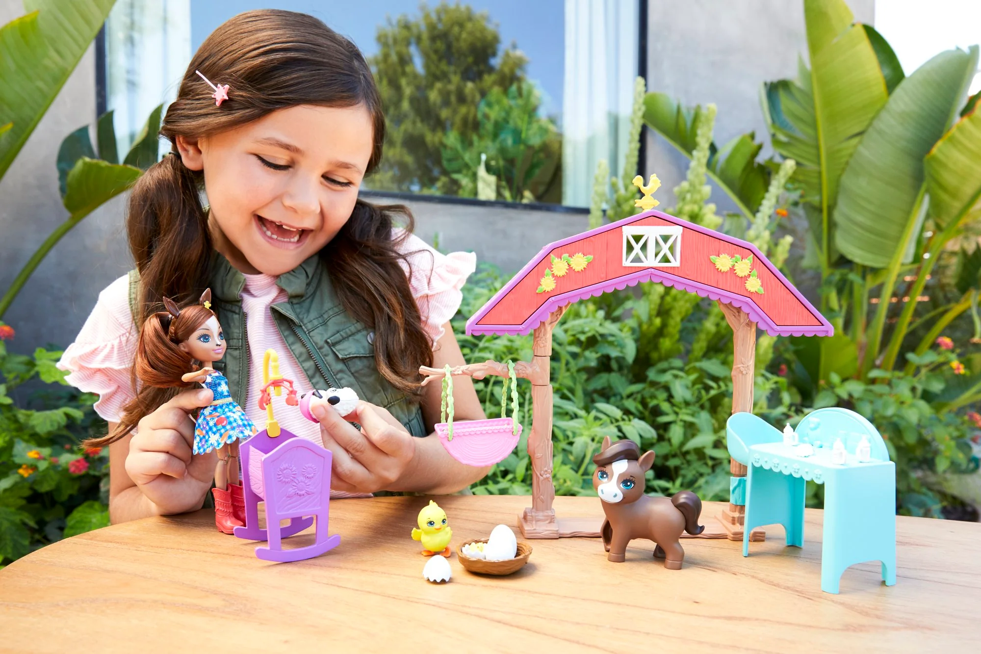 Enchantimals Barnyard Nursery Playset With Haydie Horse Doll & Trotter - Image 2