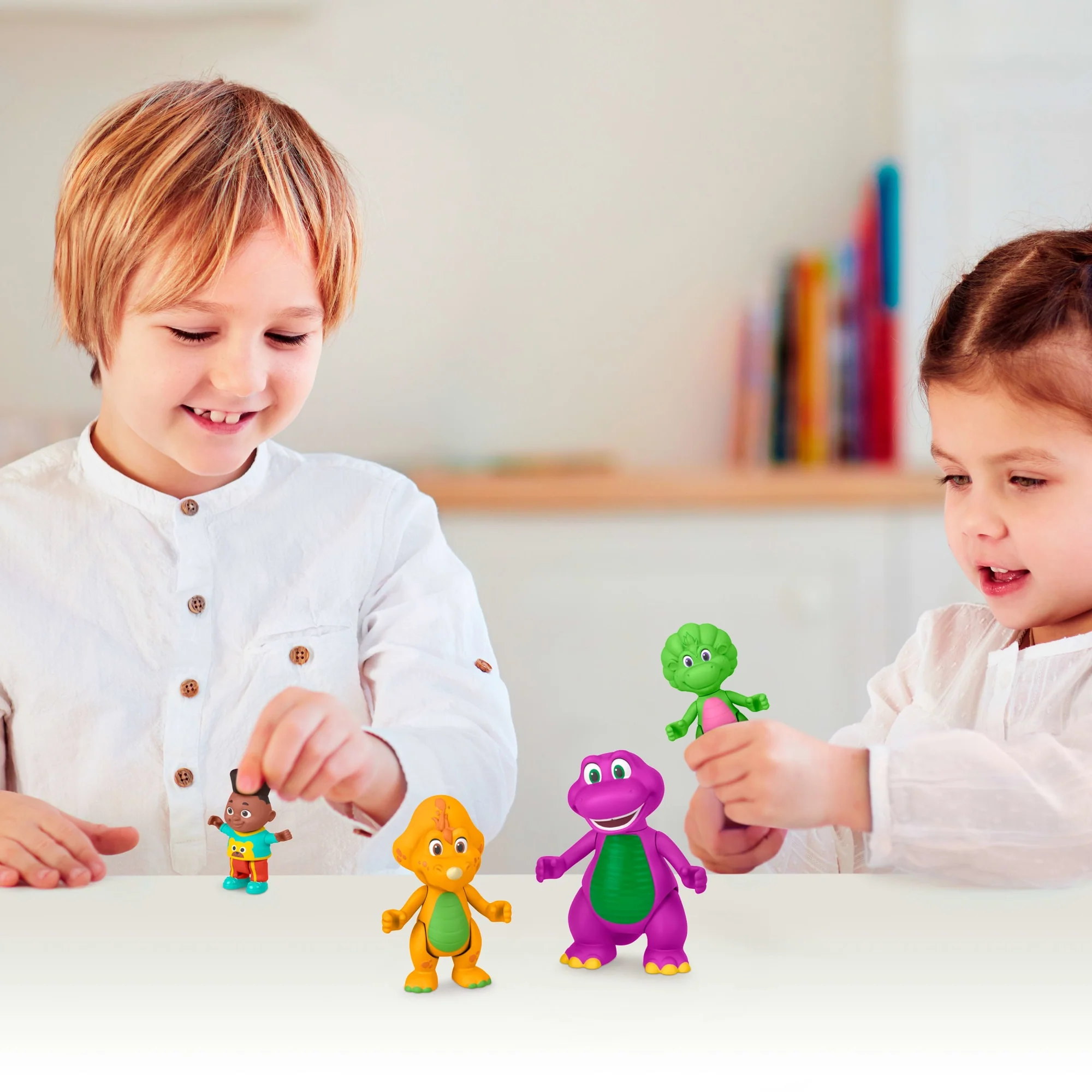 Fisher-Price Barney's World Barney Hey Friends Pack With 4 Figures - Image 2
