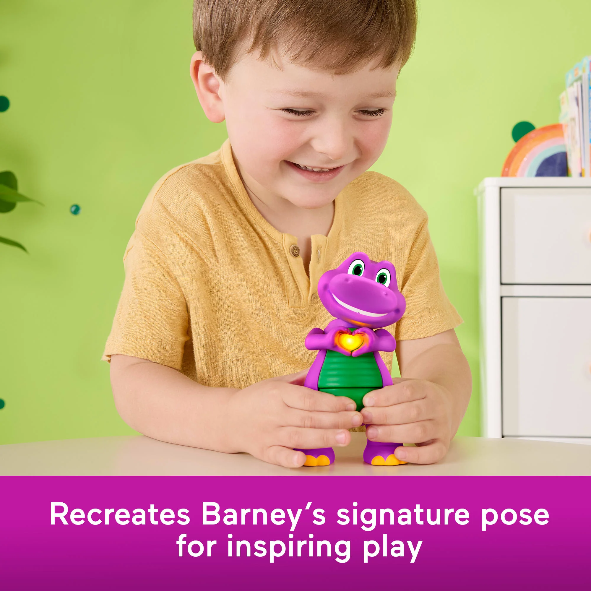 Fisher-Price Barney's World Heart Hands Barney Toy Figure With Music & Lights For Kids - Image 4