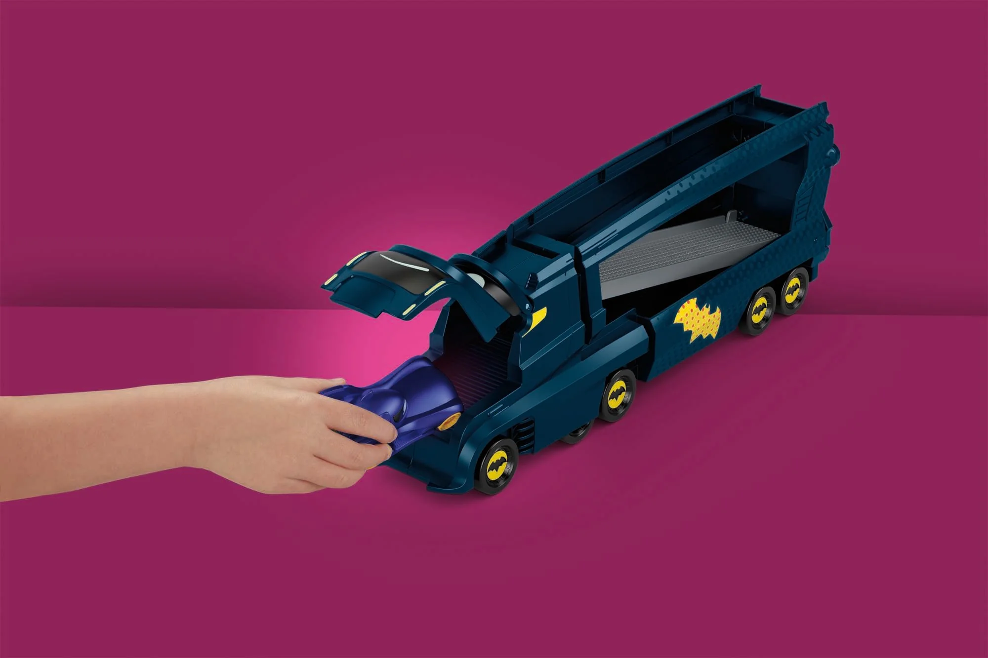 Fisher-Price DC Batwheels Bat-Autotreno Con Rampa E Deposito Per Veicoli - Image 4