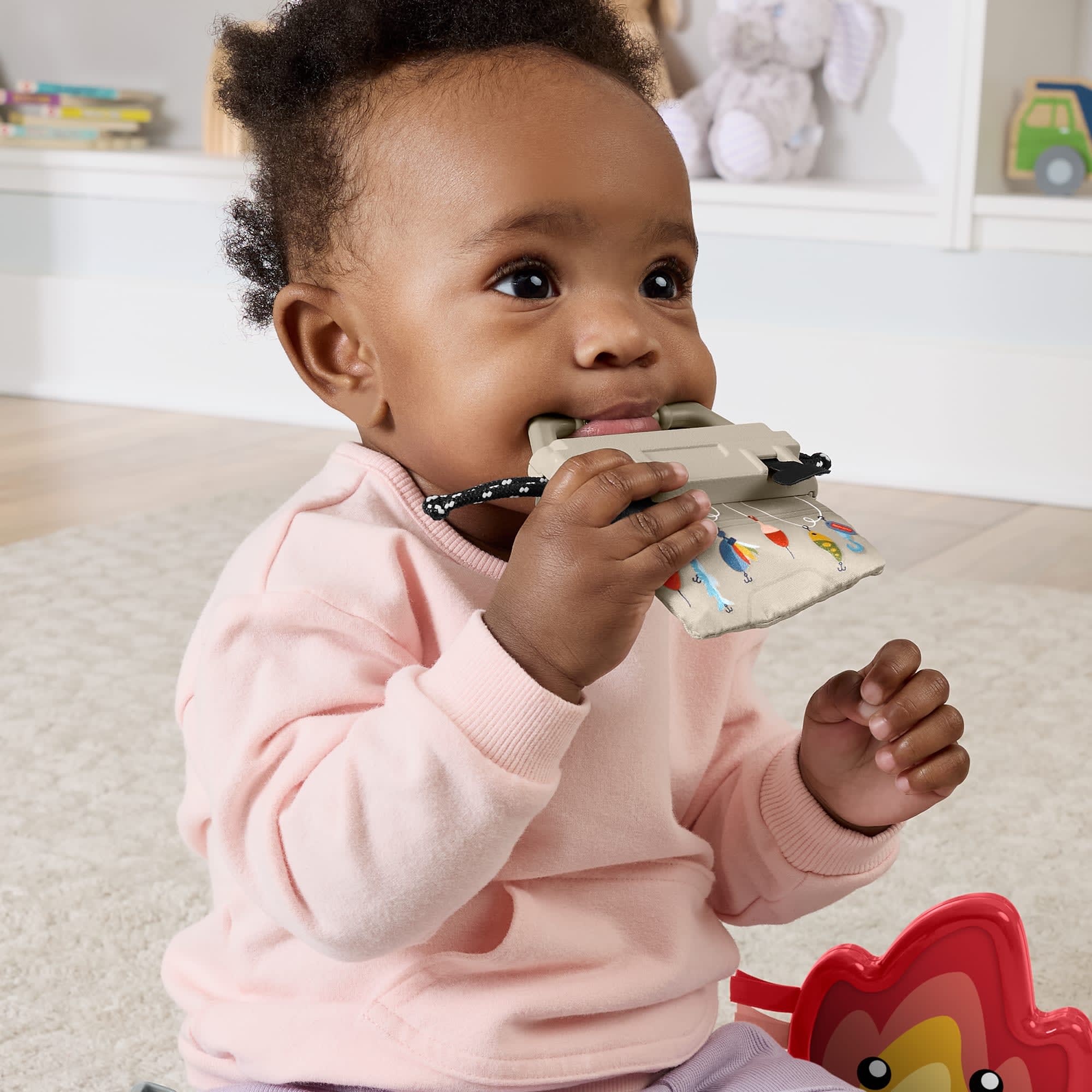Balık Tutma Ve Doğa Yürüyüşü Temalı 7 Bebek Aktivite Oyuncağından Oluşan Fisher-Price Keyifli Aktiviteler Hışırtılı Kamp Hediye Seti - Image 4