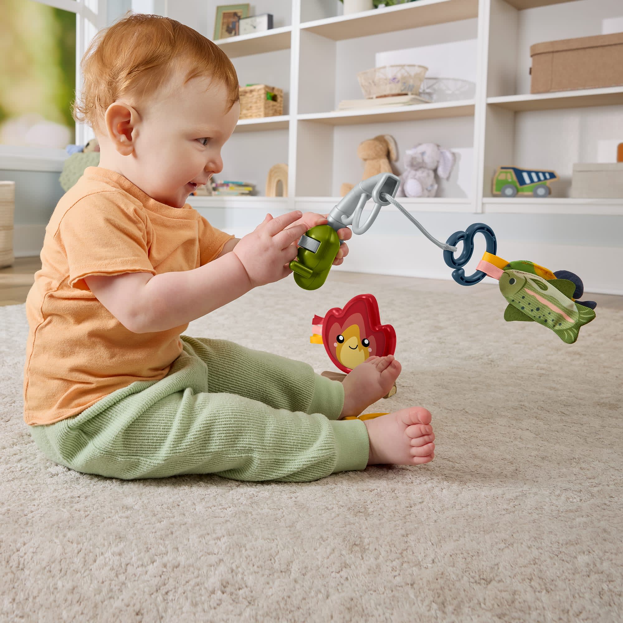 Balık Tutma Ve Doğa Yürüyüşü Temalı 7 Bebek Aktivite Oyuncağından Oluşan Fisher-Price Keyifli Aktiviteler Hışırtılı Kamp Hediye Seti - Image 5