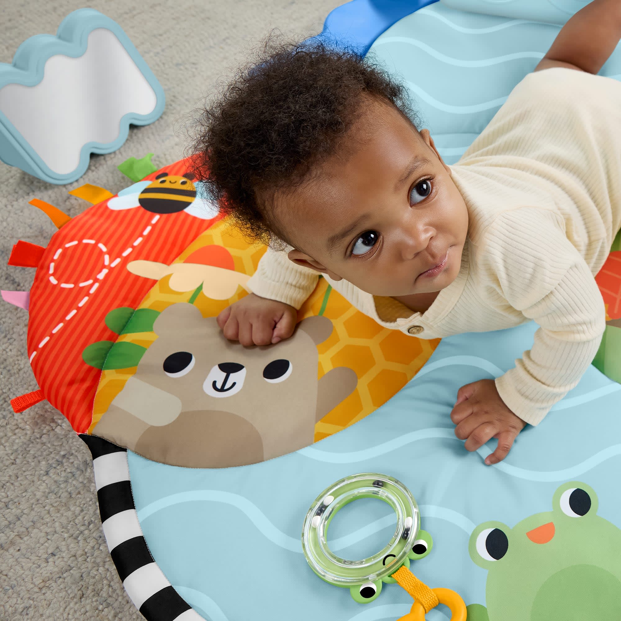 Fisher-Price Edukacyjna mata sensoryczna 3 w 1 „Kop i kręć” Aktywizująca karuzelka i zabawki dla noworodków i niemowląt Zestaw - Image 4