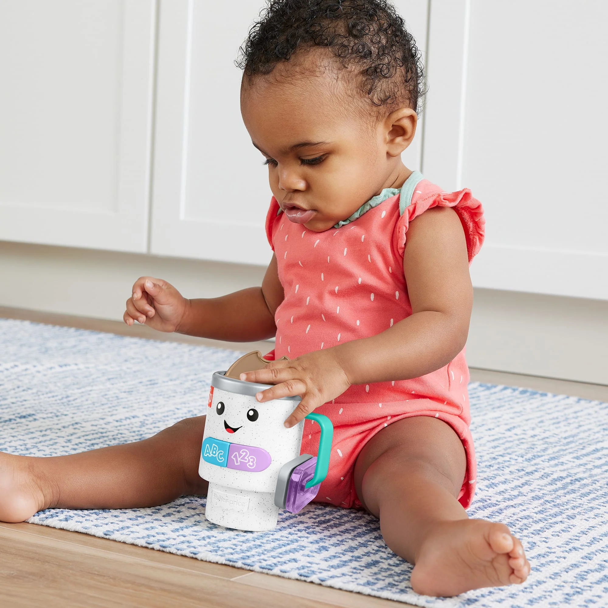 Fisher-Price Ridi & Impara Wake Up & Learn Tazza Da Caffè Giocattolo Per Neonati Con Musica E Luci, Versione Italiana - Image 3