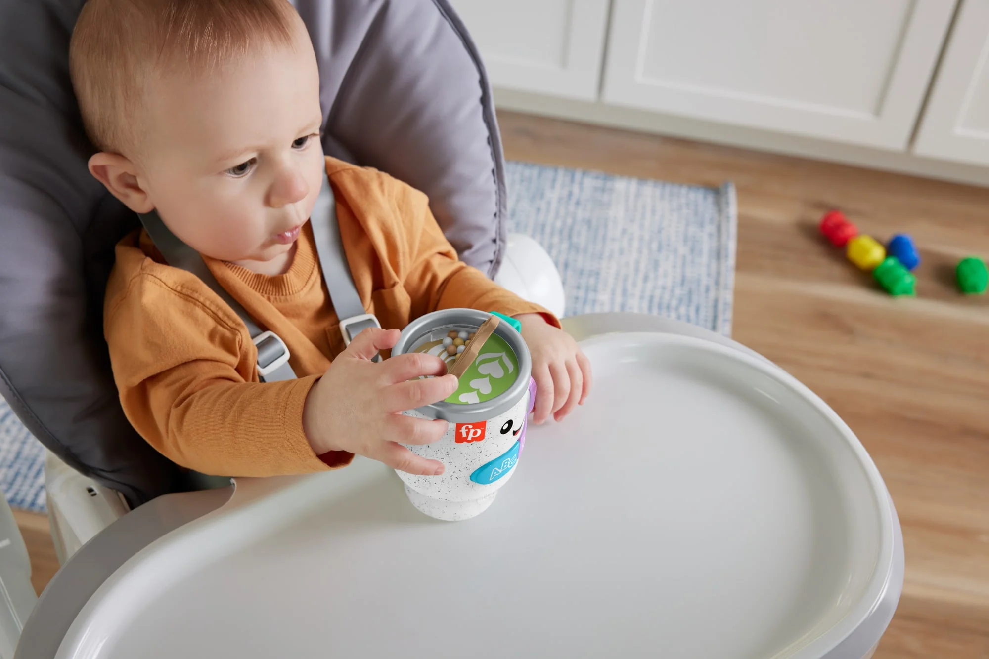 Fisher-Price Ridi & Impara Wake Up & Learn Tazza Da Caffè Giocattolo Per Neonati Con Musica E Luci, Versione Italiana - Image 4