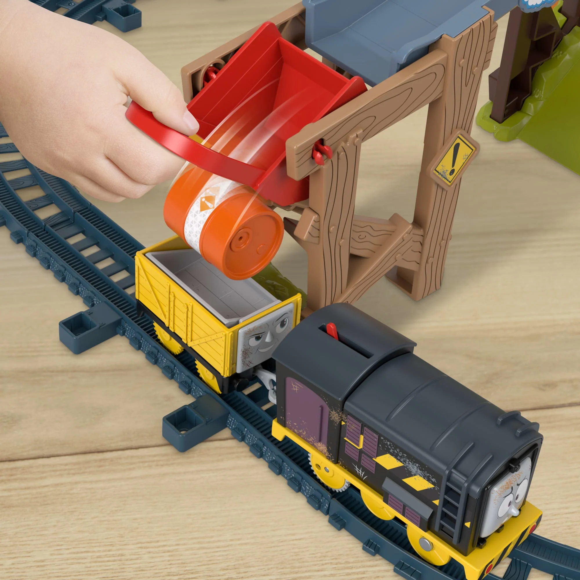 Thomas Ve Arkadaşları Diesel'in İnşaat Seti Motorlu Oyuncak Tren, Ray Ve Yükler - Image 4