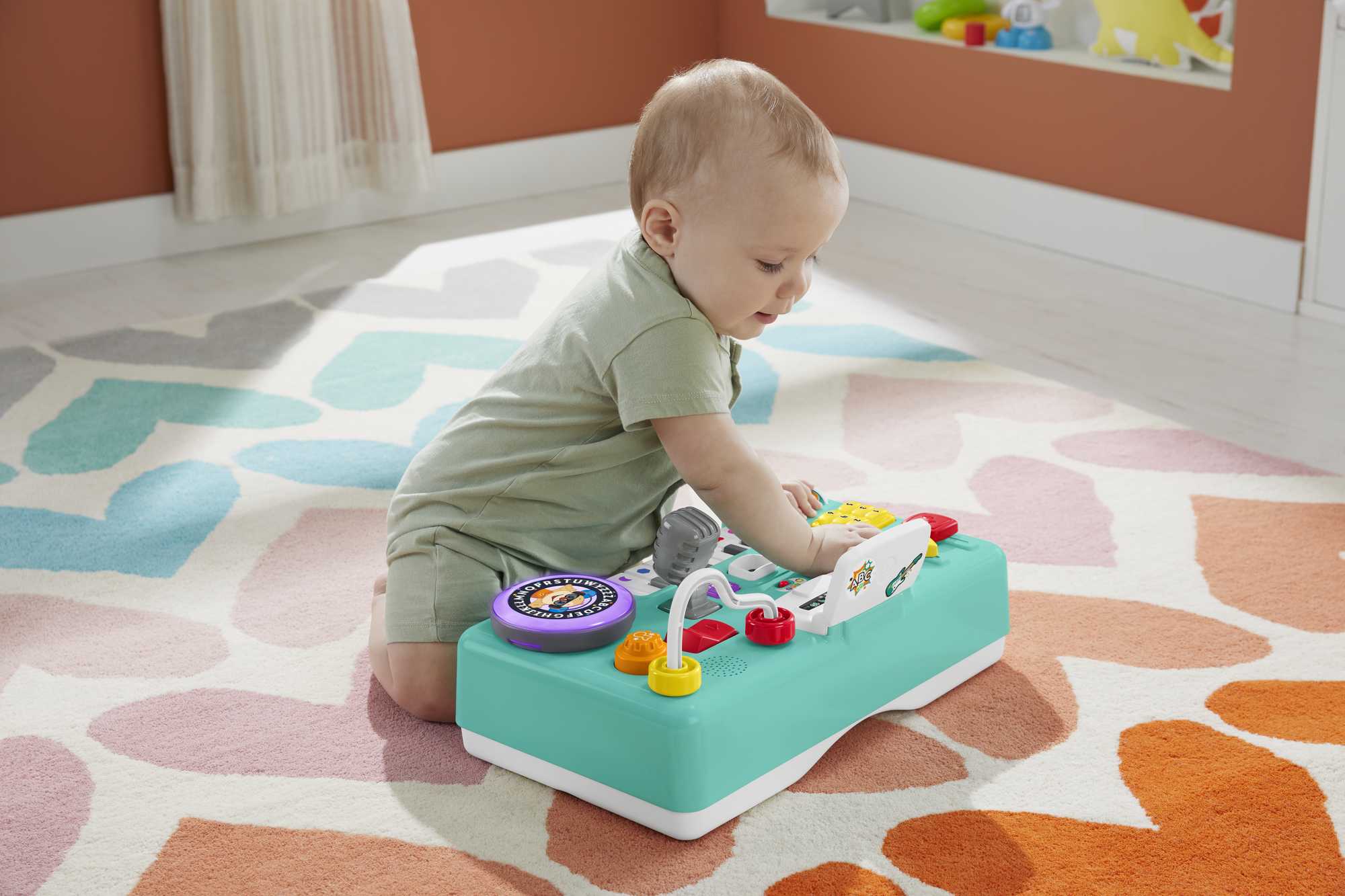 Fisher-Price „Ucz się i śmiej!” Muzyczny Stolik DJ-a Poziomy Nauki Zabawka edukacyjna dla dzieci Polska wersja językowa - Image 2