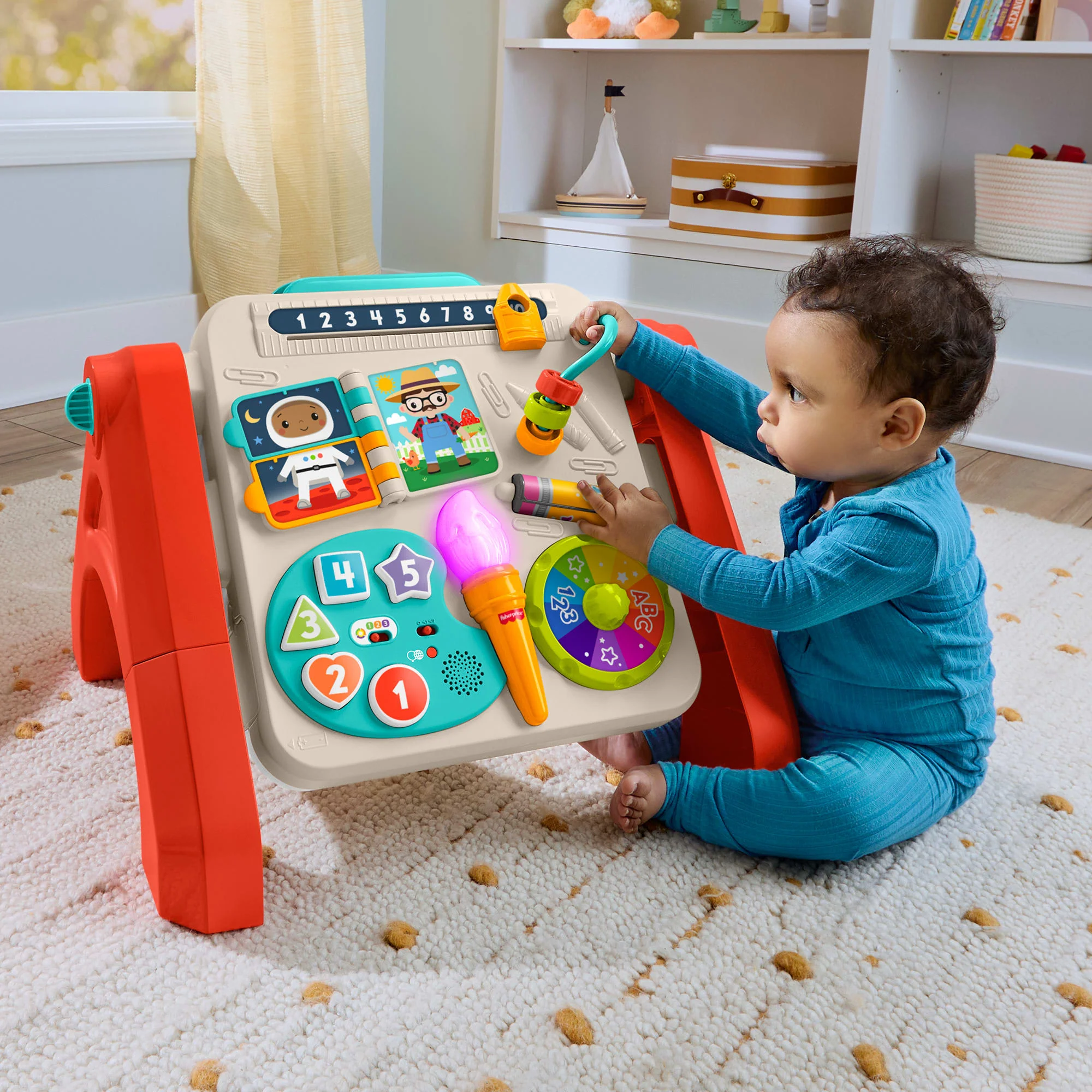 Fisher-Price „Ucz się i śmiej!” Stoliczek edukacyjny – Sztaluga 4 w 1 Edukacyjny stolik dla dzieci Zabawka interaktywna 6–36 mies. Wersja wielojęzykowa - Image 2