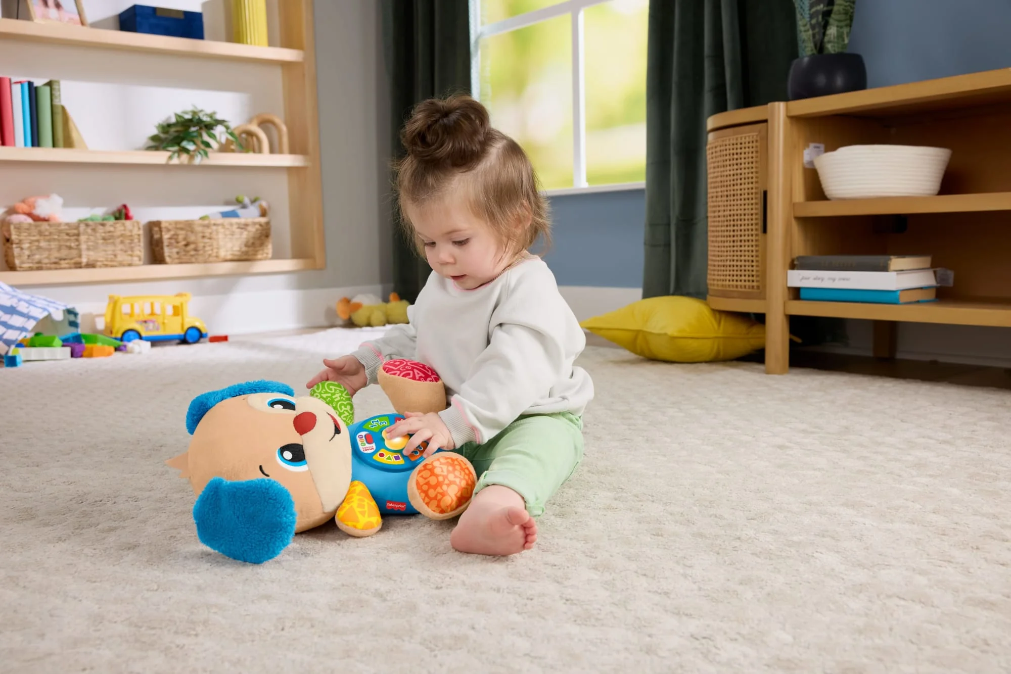 Fisher-Price „Ucz się i śmiej!” Szczeniaczek Uczniaczek Edukacyjna interaktywna zabawka Wersja wielojęzykowa Przytulanka piesek 6m+ - Image 2