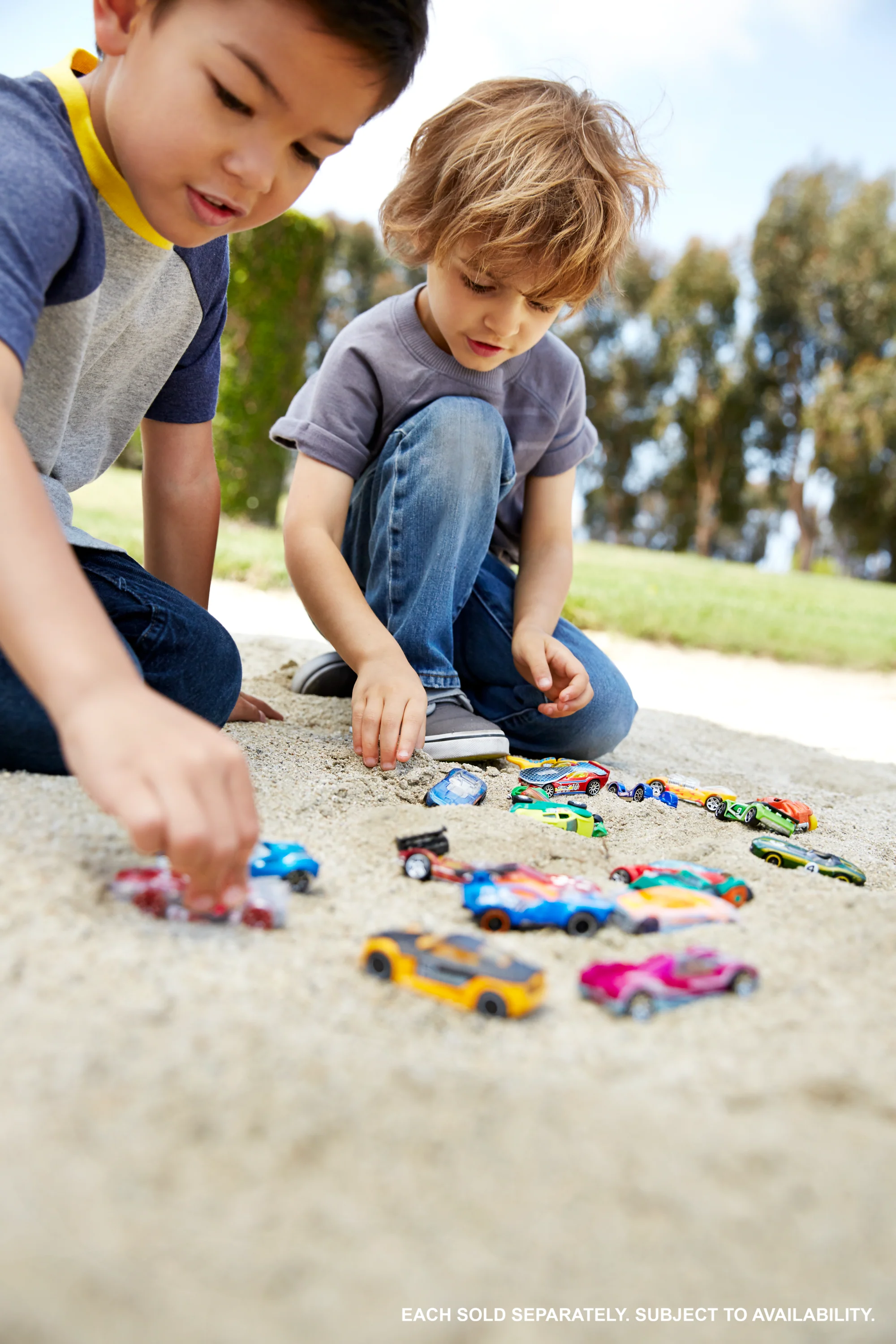 Hot Wheels, 8'Li 1:64 Ölçekli Temel Oyuncak Araba Ve Kamyon Seti, 1 Özel Araba Içerir, Stilleri Farklılık Gösterebilir - Image 4