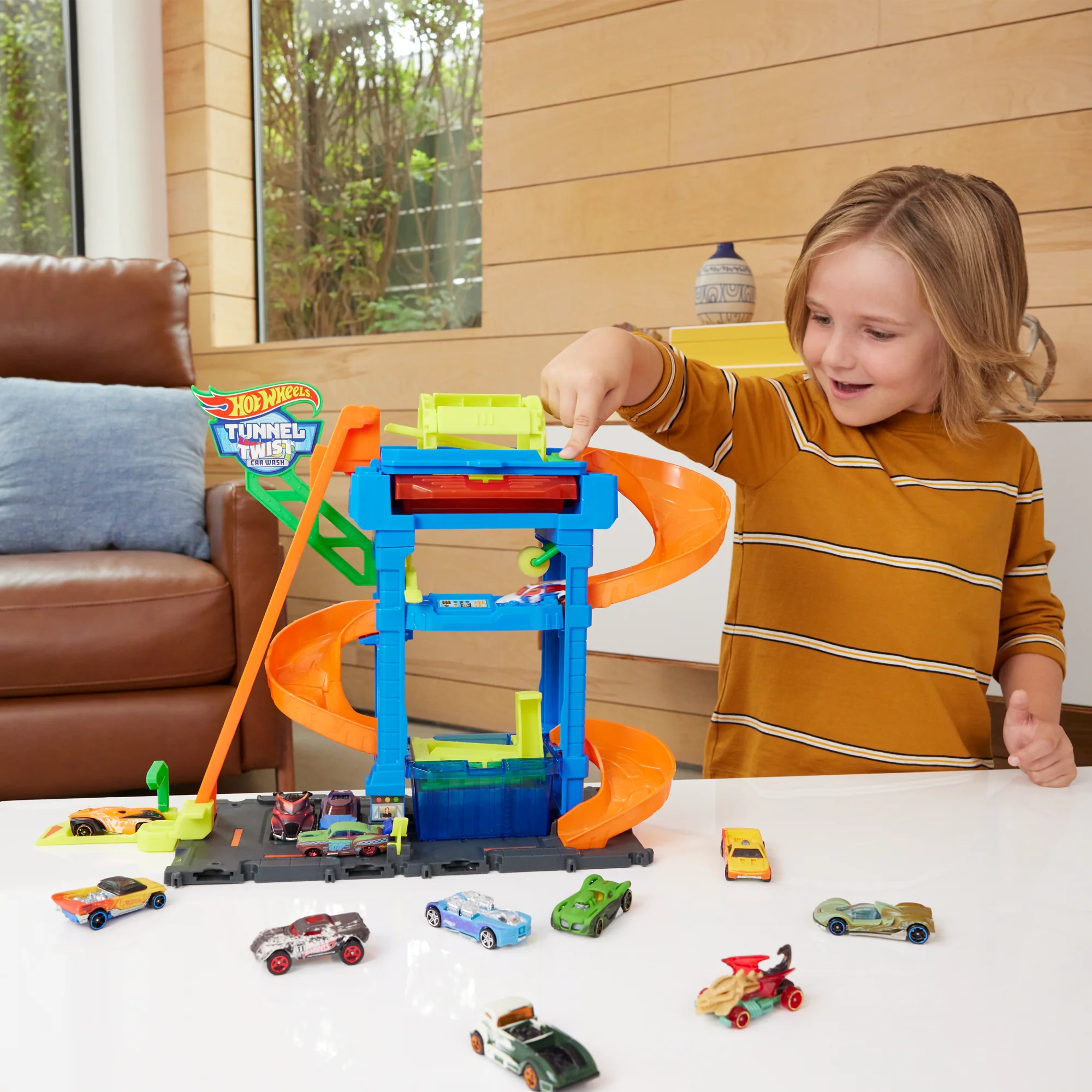 Hot Wheels City Autolavaggio Con Tunnel E Veicolo Cambia-Colore in Scala 1:64 - Image 2