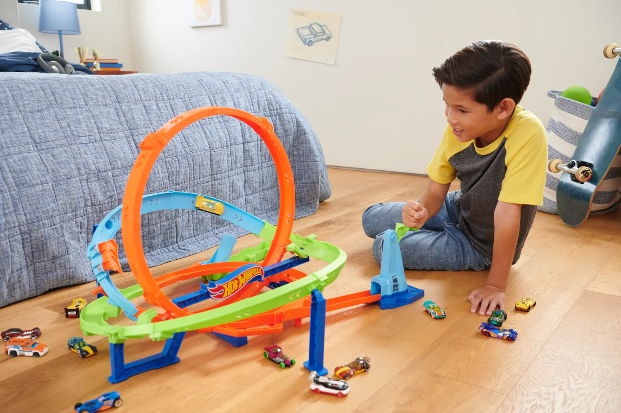 Hot Wheels Bumerang Çemberli Yarış Pisti, 1:64 Ölçekli Oyuncak Araba, Kolayca Saklanabilir - Image 2