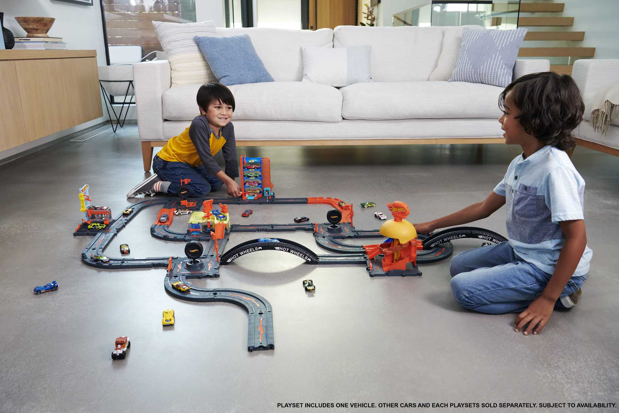 Hot Wheels City Downtown Express Car Wash Playset, With 1 Toy Car - Image 2