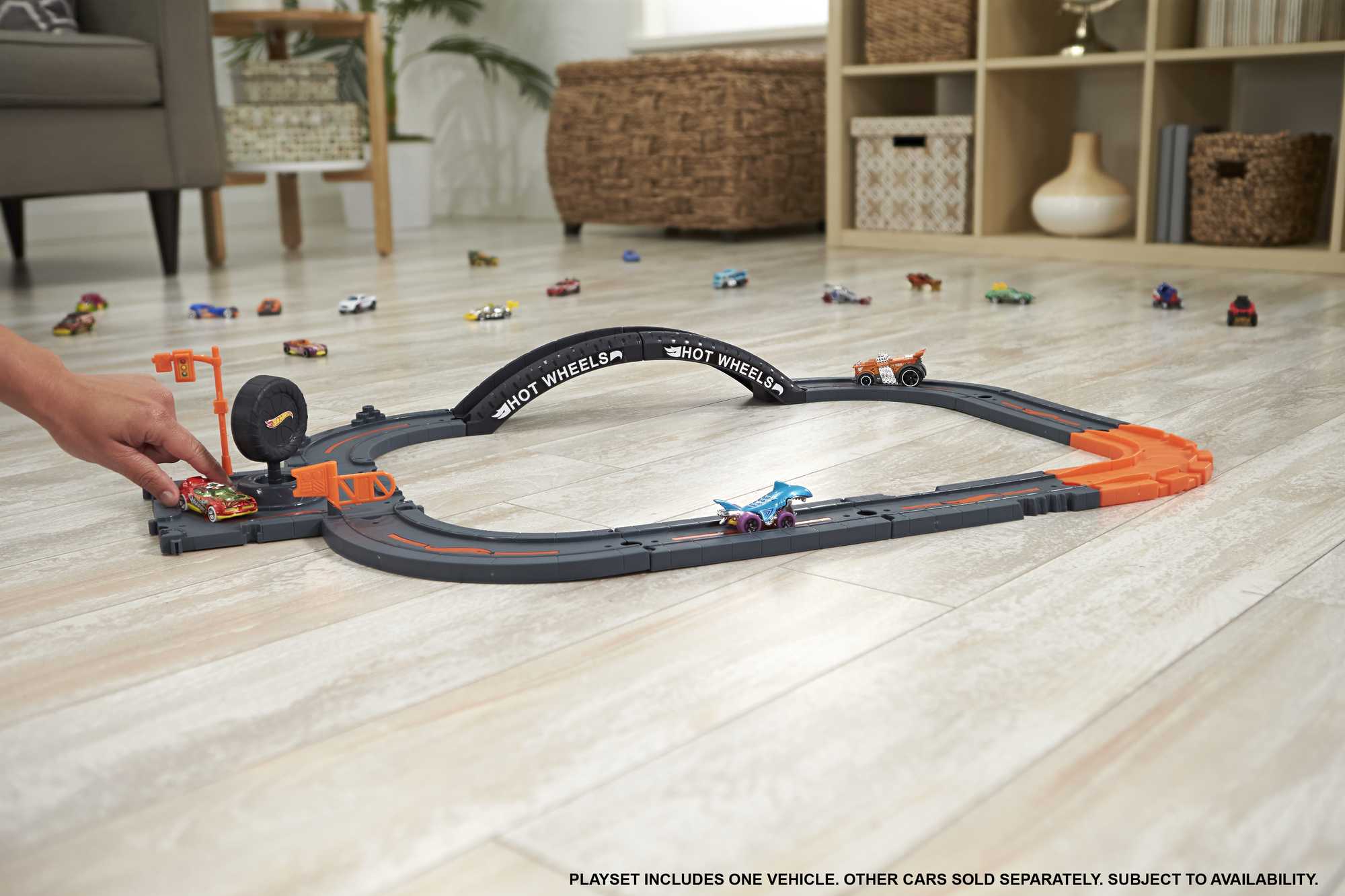 Hot Wheels City Expansion Track Pack Set And Car - Image 2